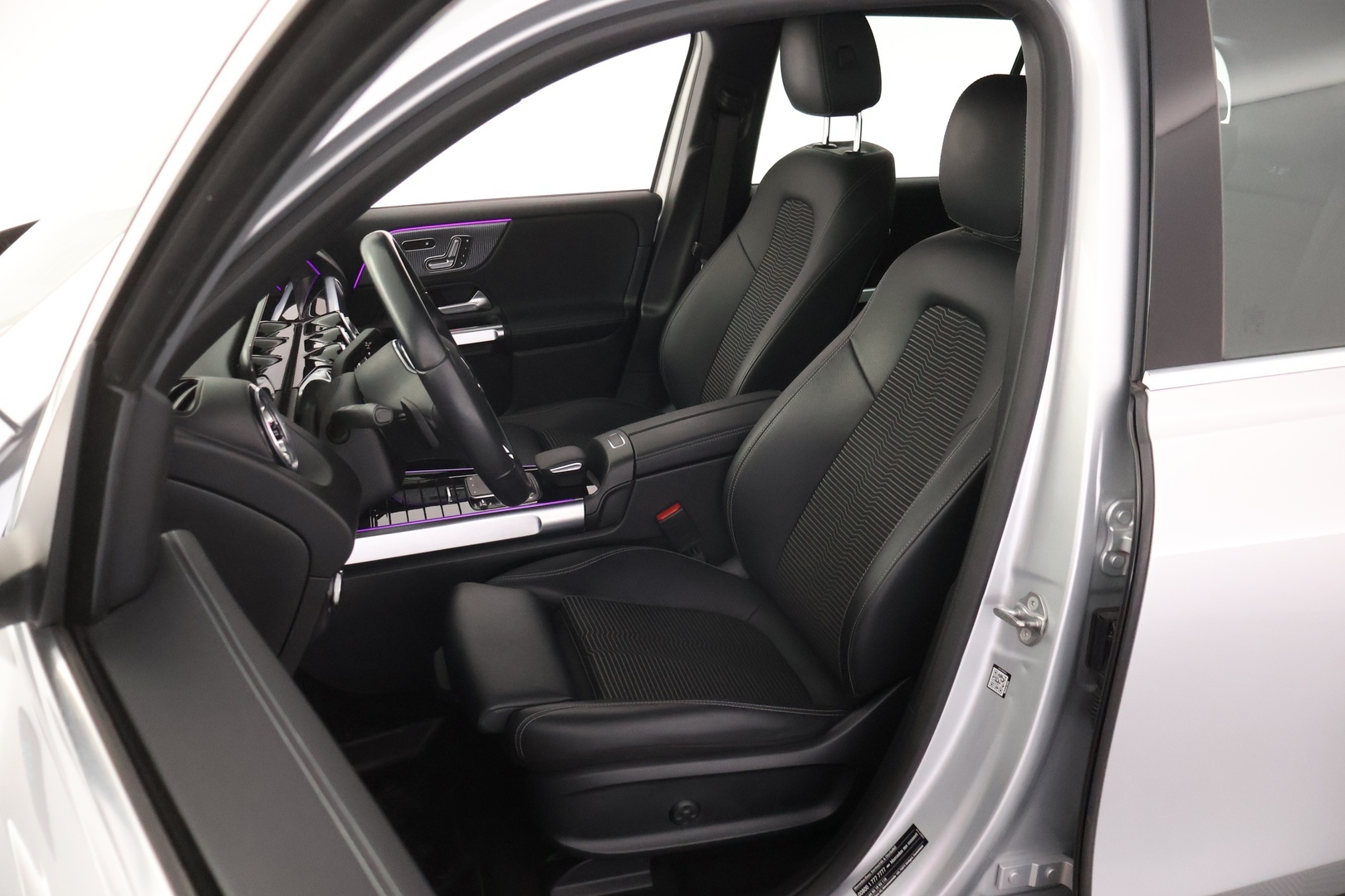 MERCEDES-BENZ EQB 2023