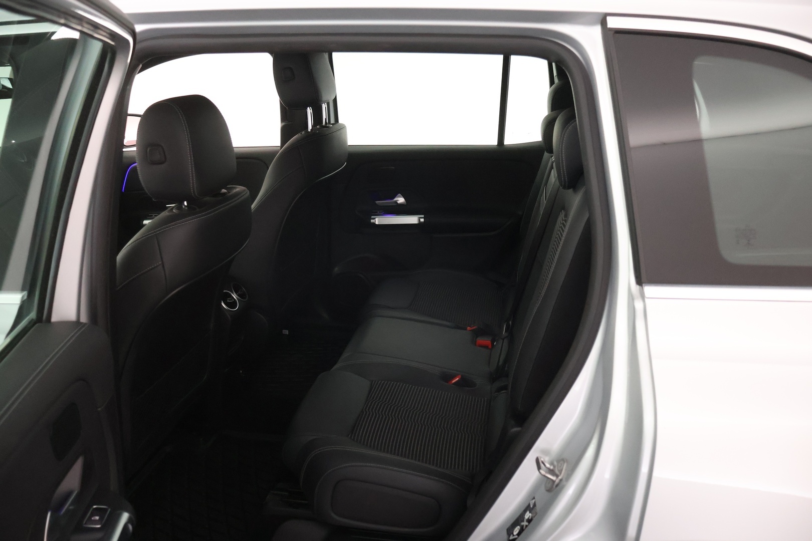 MERCEDES-BENZ EQB 2023