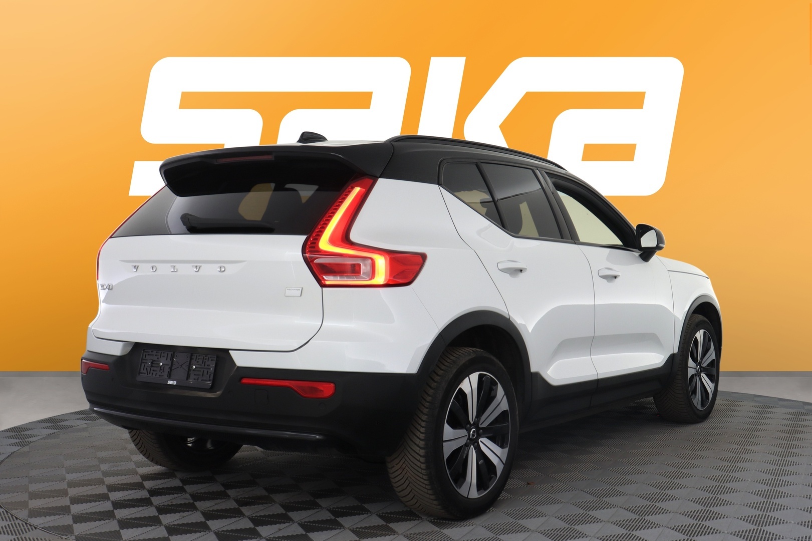 VOLVO XC40 2023