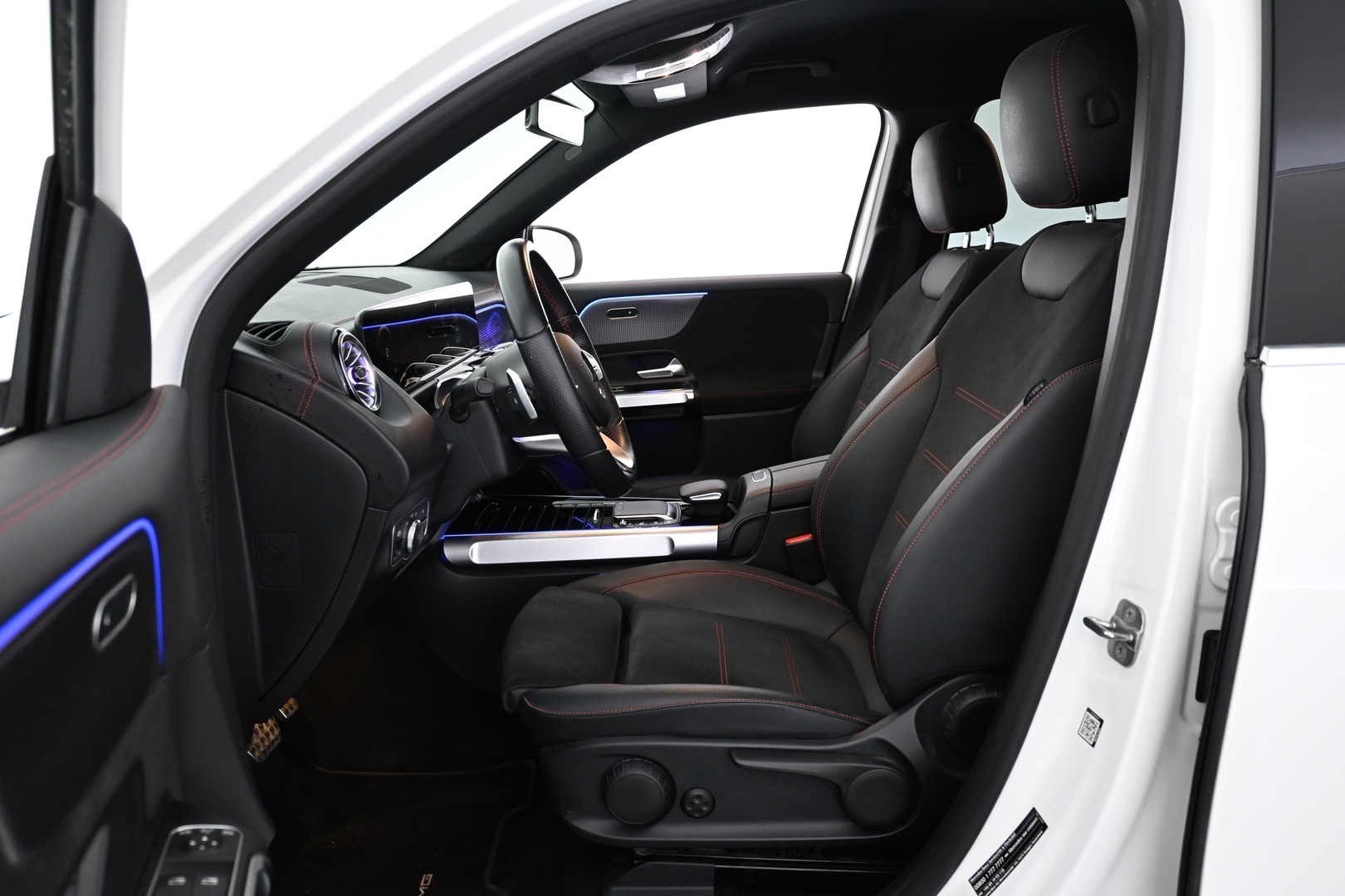 MERCEDES-BENZ EQB 2023