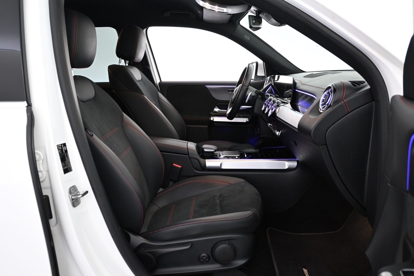 MERCEDES-BENZ EQB 2023