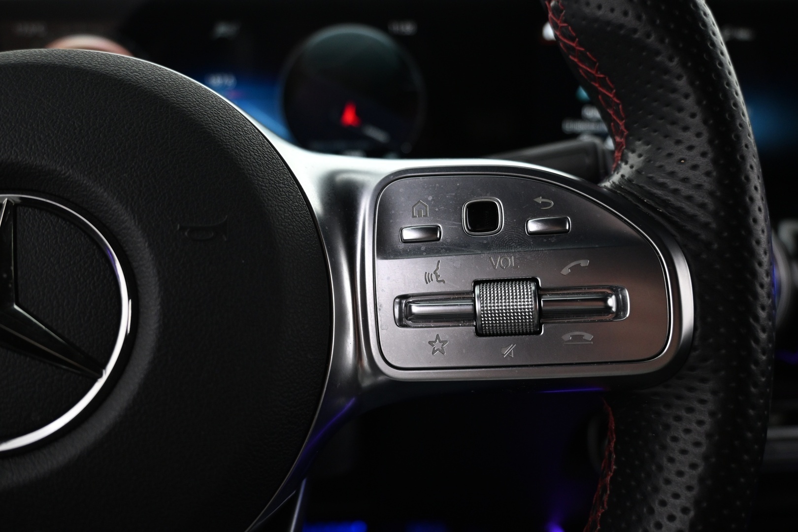 MERCEDES-BENZ EQB 2023