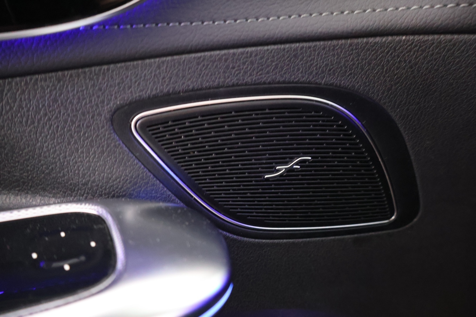 MERCEDES-BENZ EQE 2023