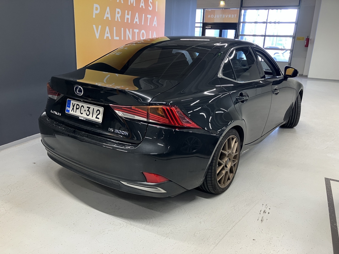 LEXUS IS 2020