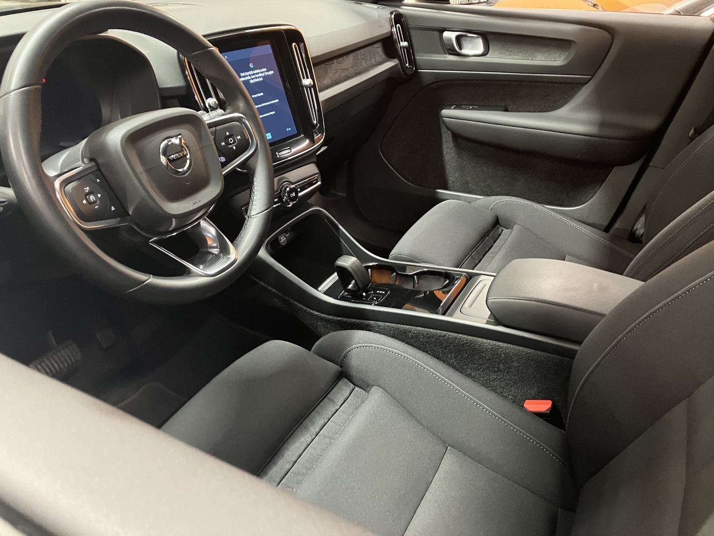 VOLVO XC40 2023