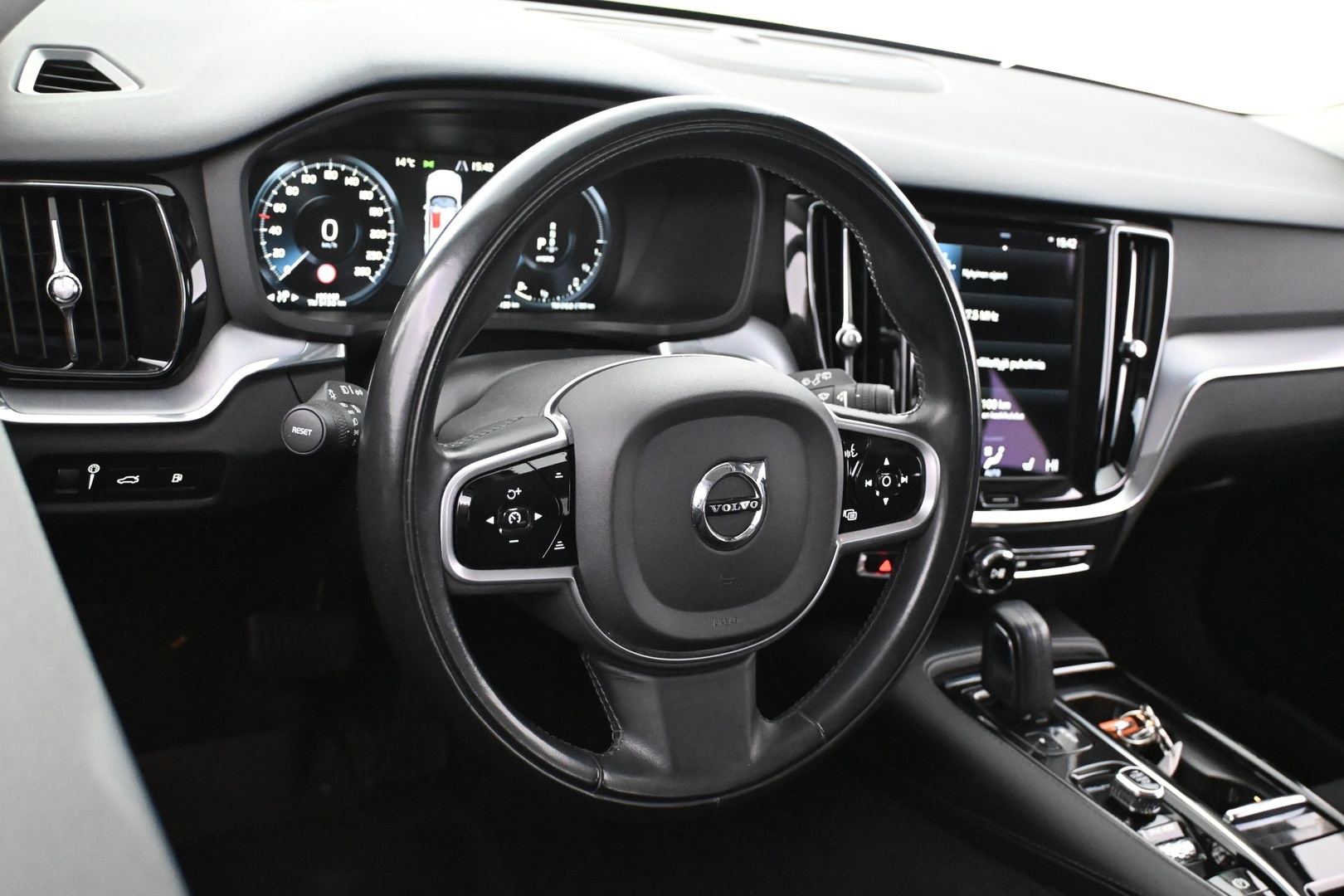 VOLVO V60 2021
