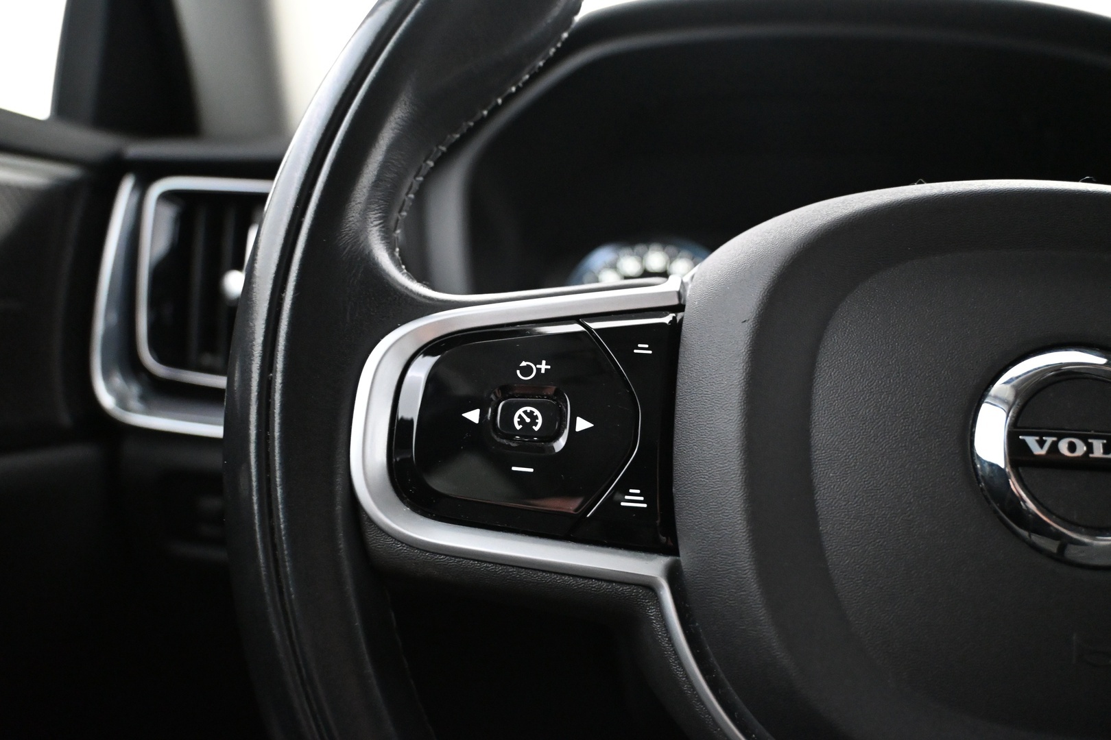 VOLVO V60 2021
