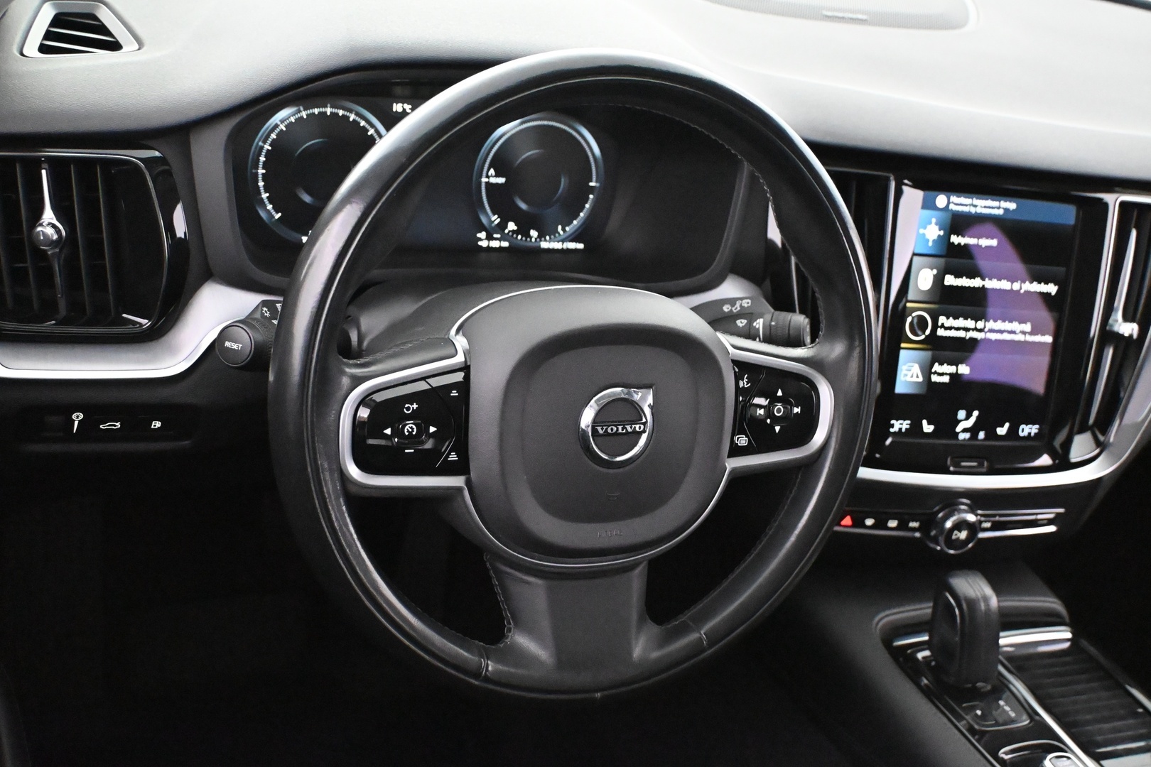 VOLVO V60 2021