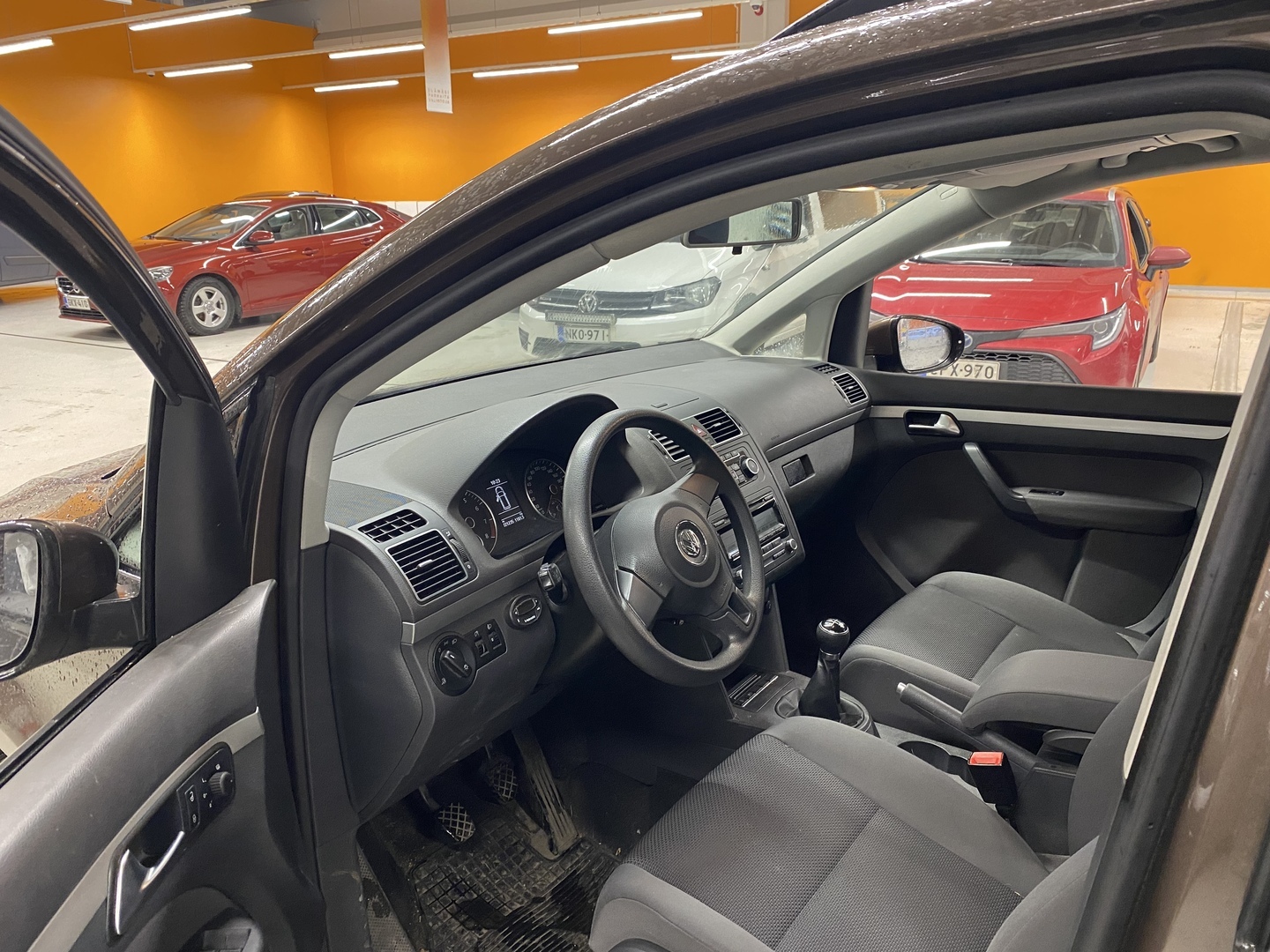 VOLKSWAGEN Touran 2011