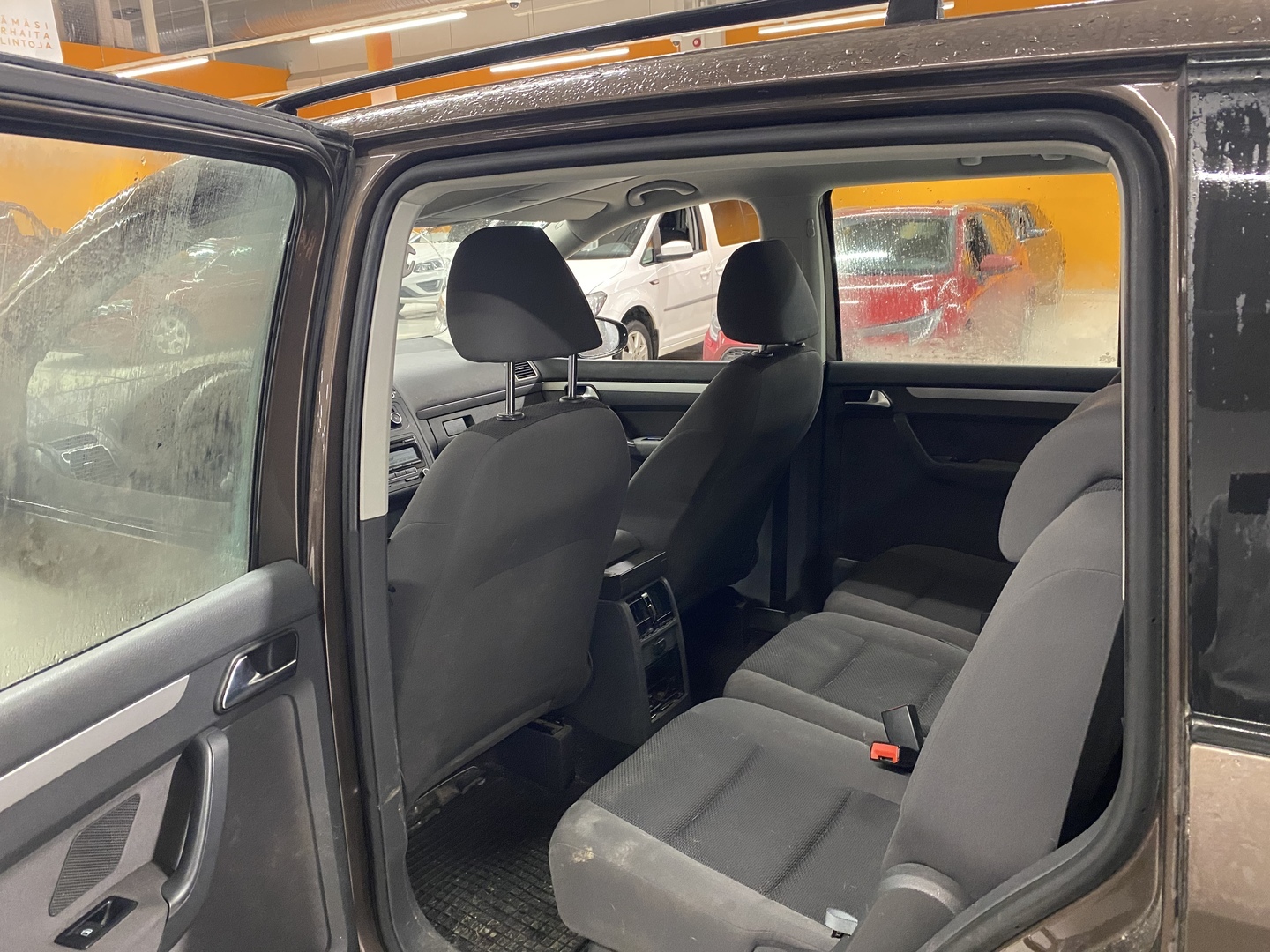 VOLKSWAGEN Touran 2011