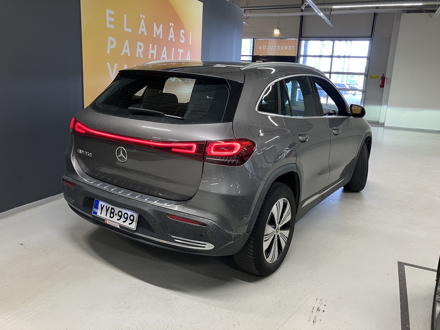 MERCEDES-BENZ EQA 2022