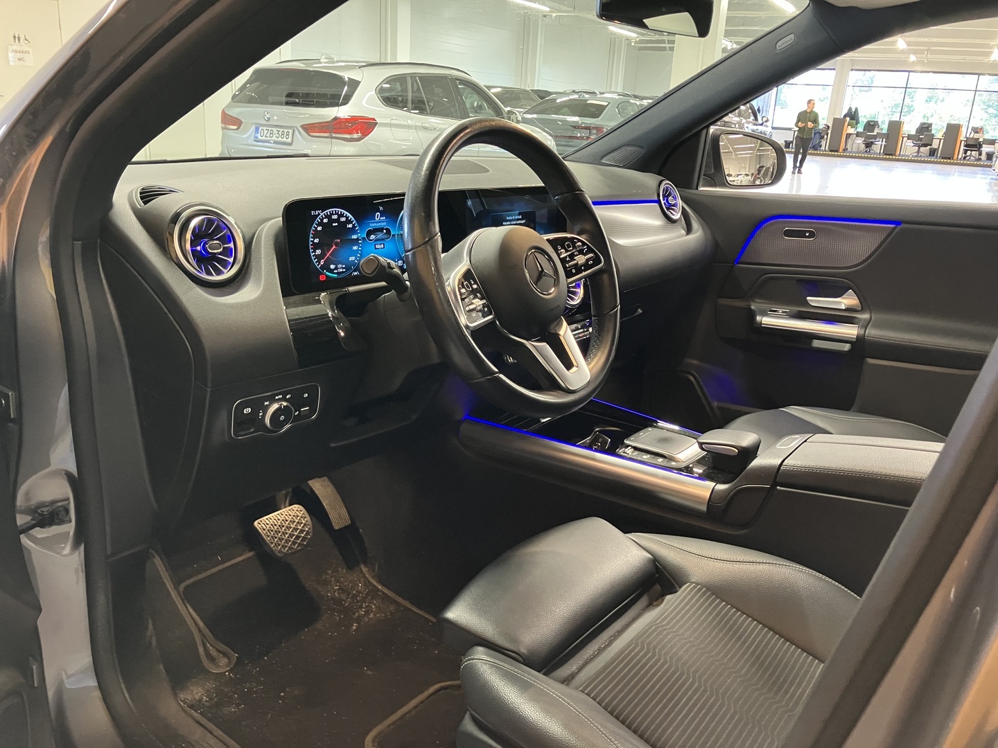 MERCEDES-BENZ EQA 2022