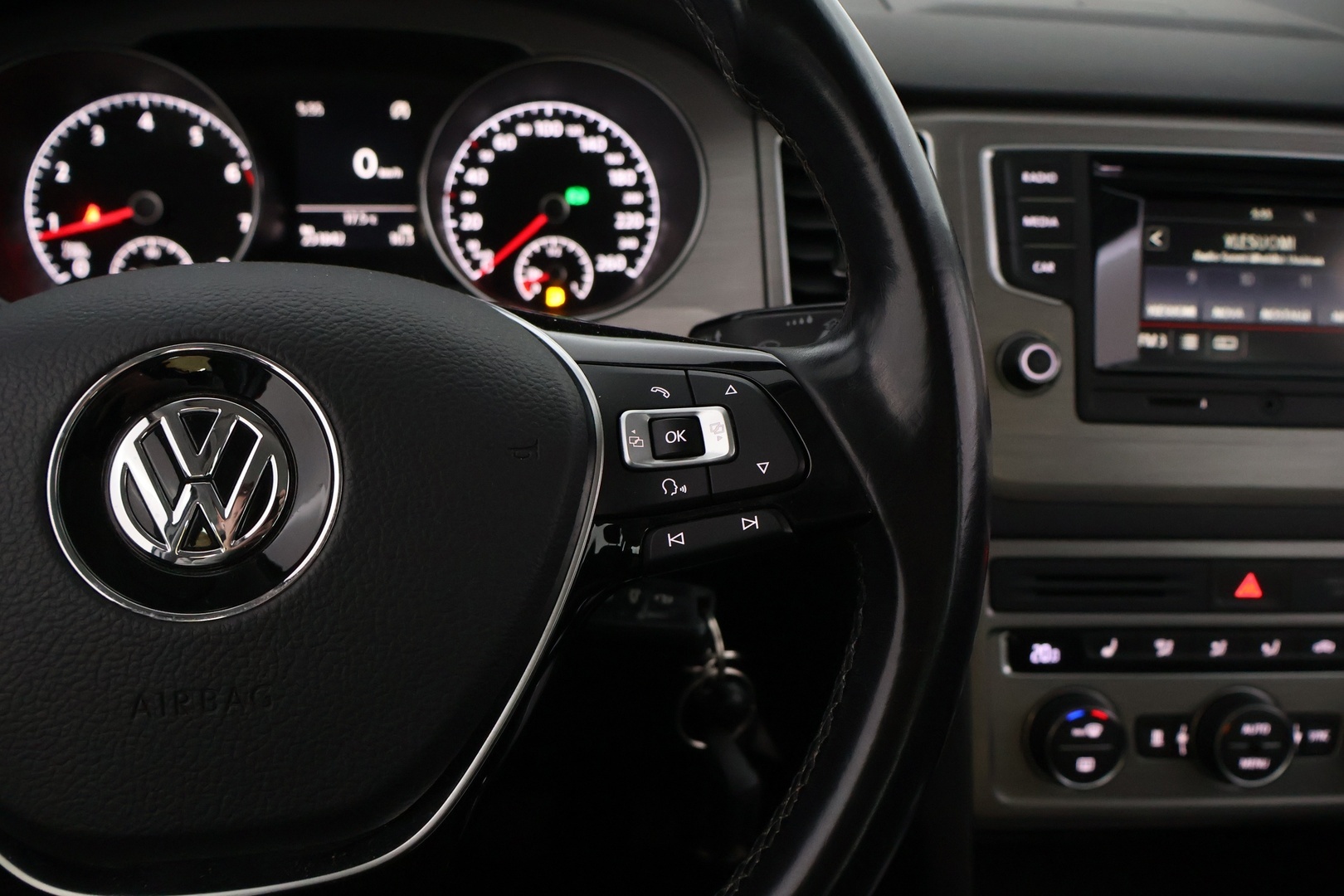 VOLKSWAGEN Golf Sportsvan 2015