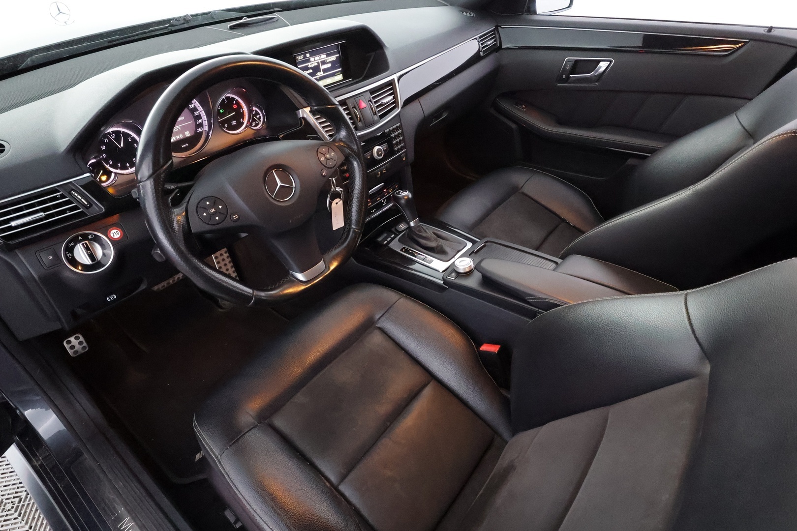 MERCEDES-BENZ E 2010