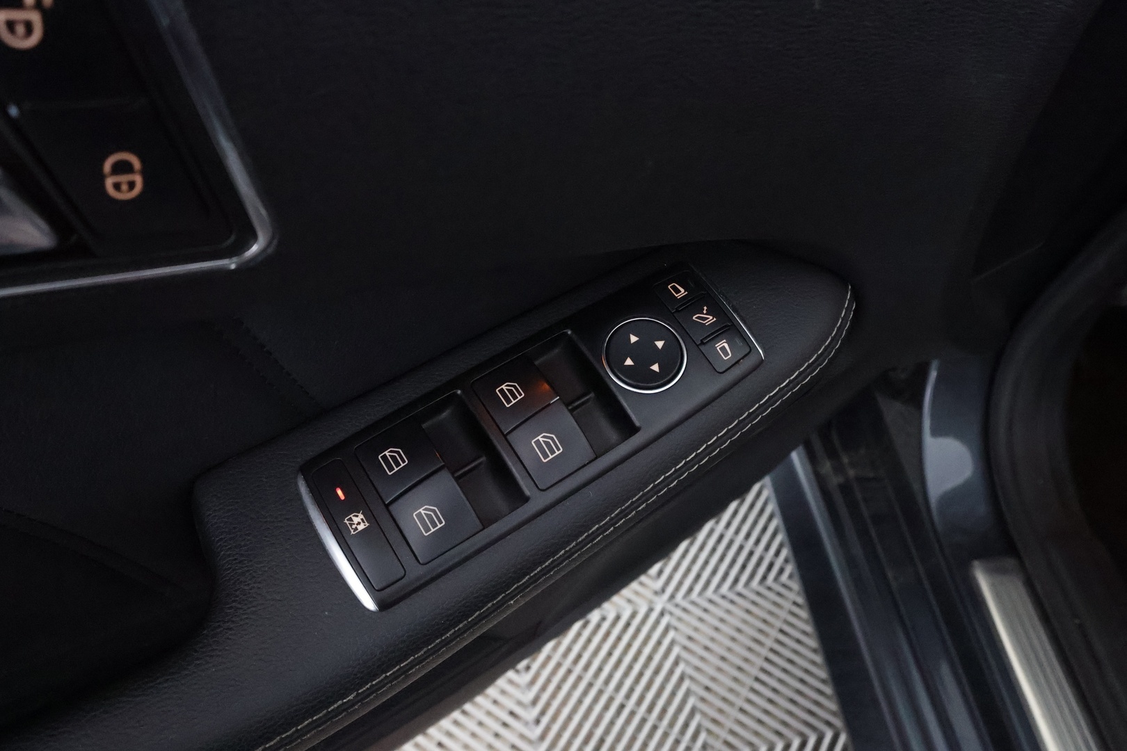 MERCEDES-BENZ E 2010