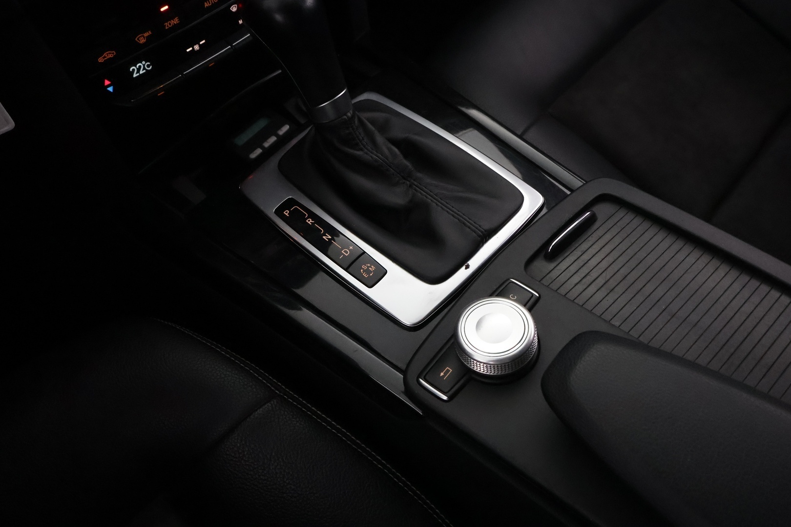 MERCEDES-BENZ E 2010