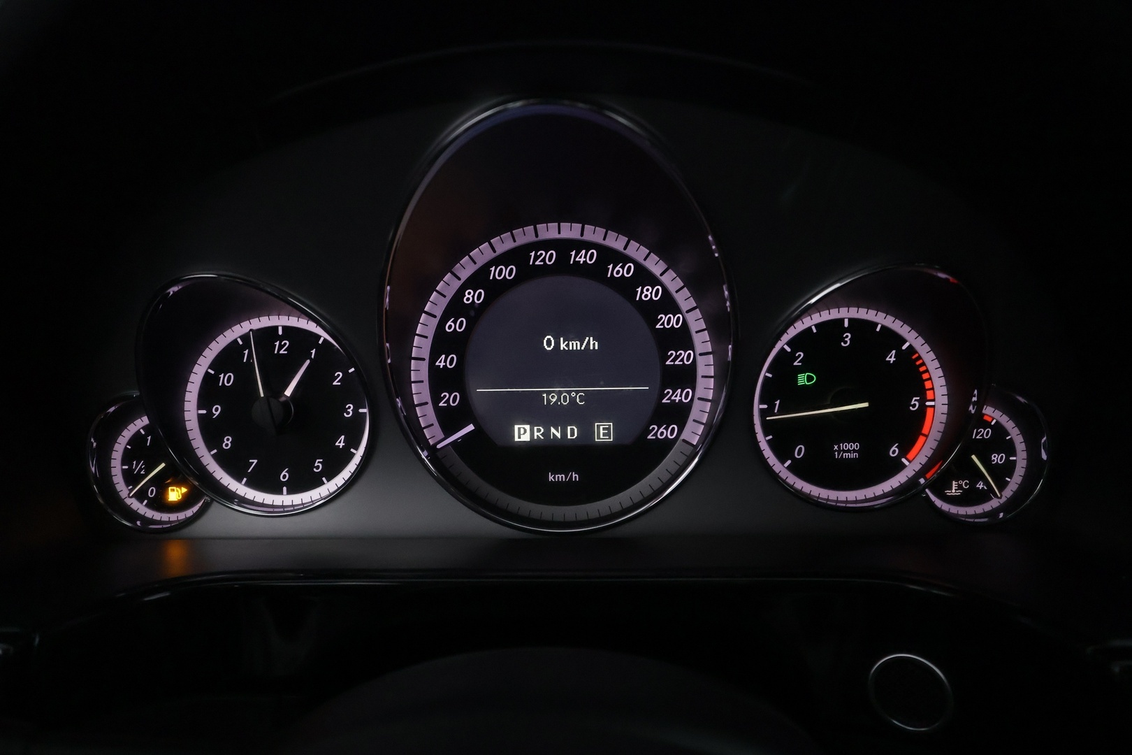 MERCEDES-BENZ E 2010