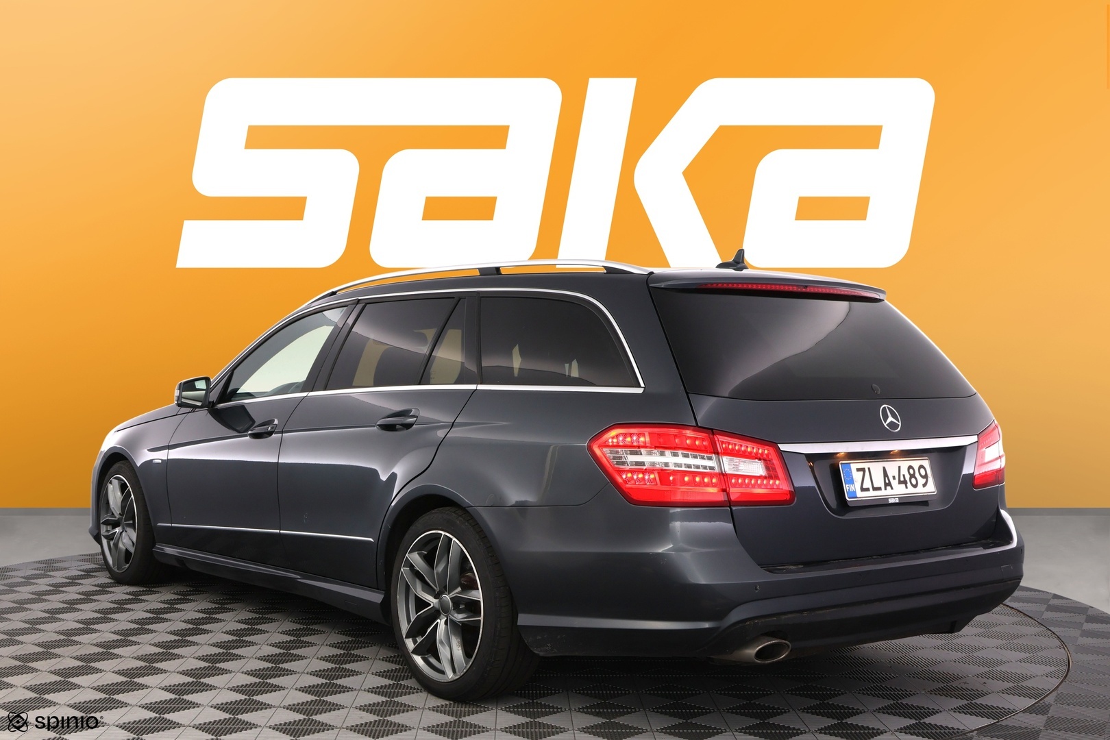 MERCEDES-BENZ E 2010