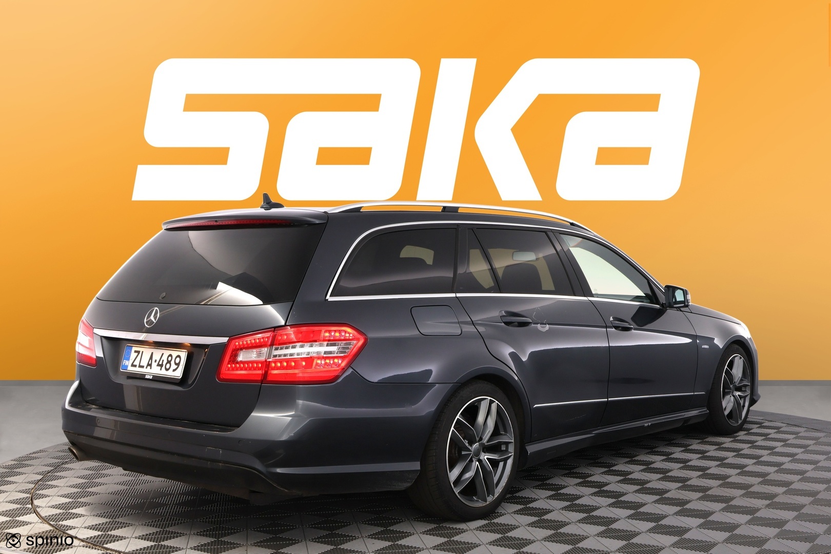 MERCEDES-BENZ E 2010