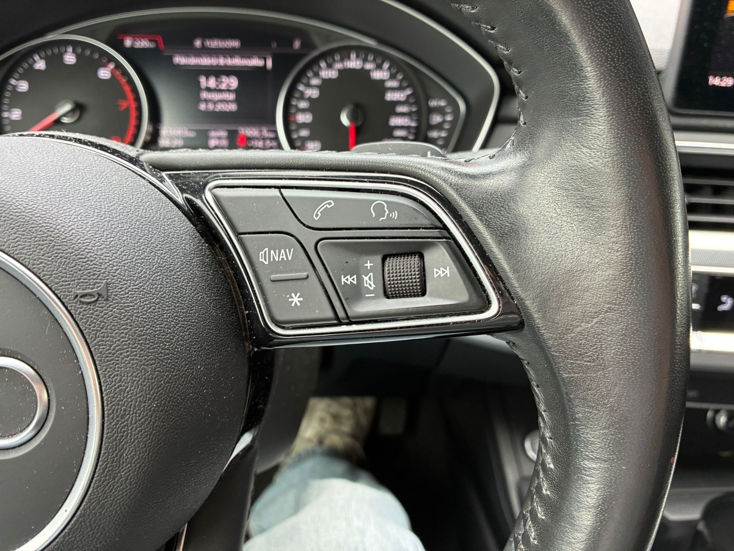 AUDI A4 2019