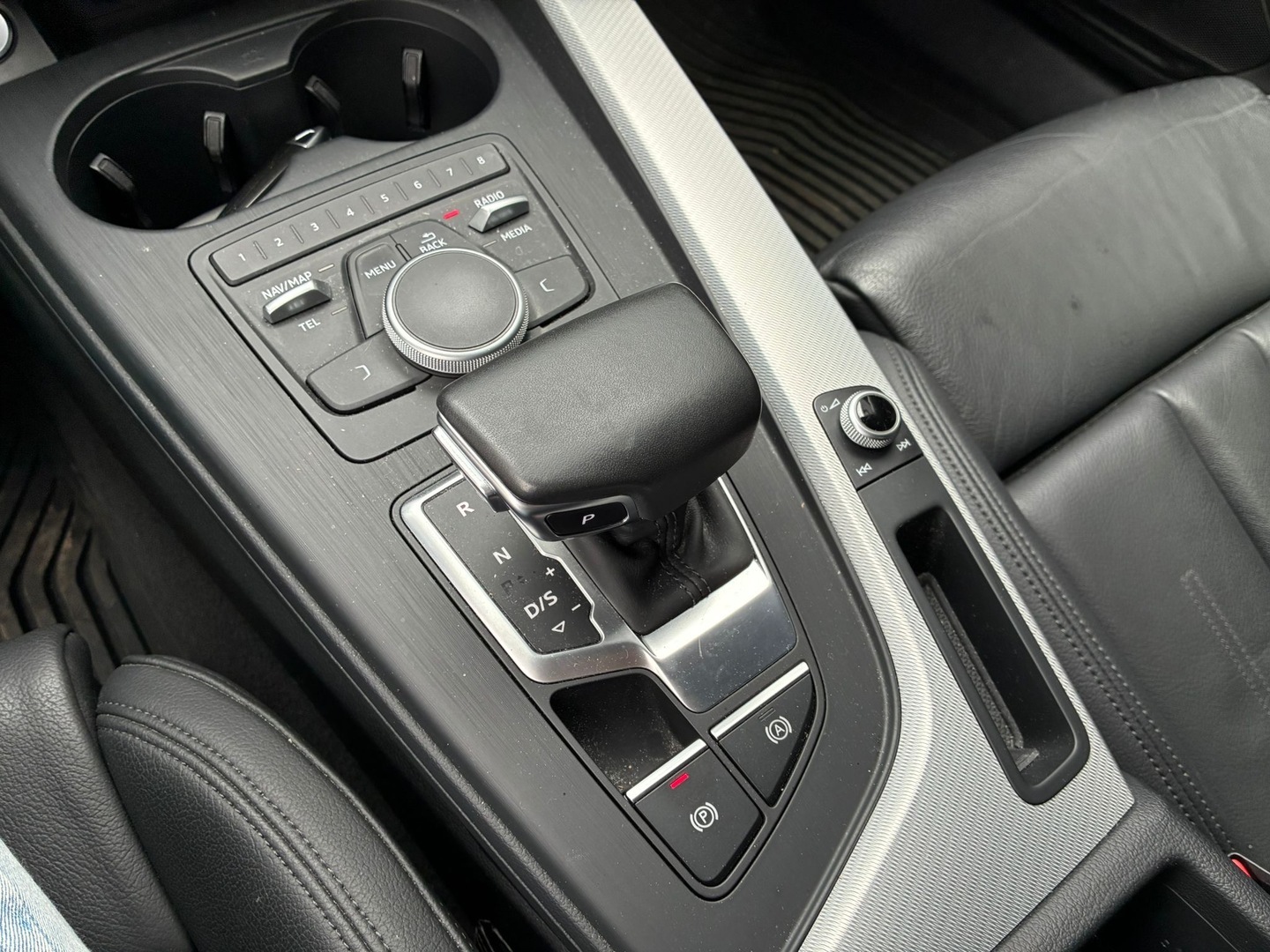 AUDI A4 2019