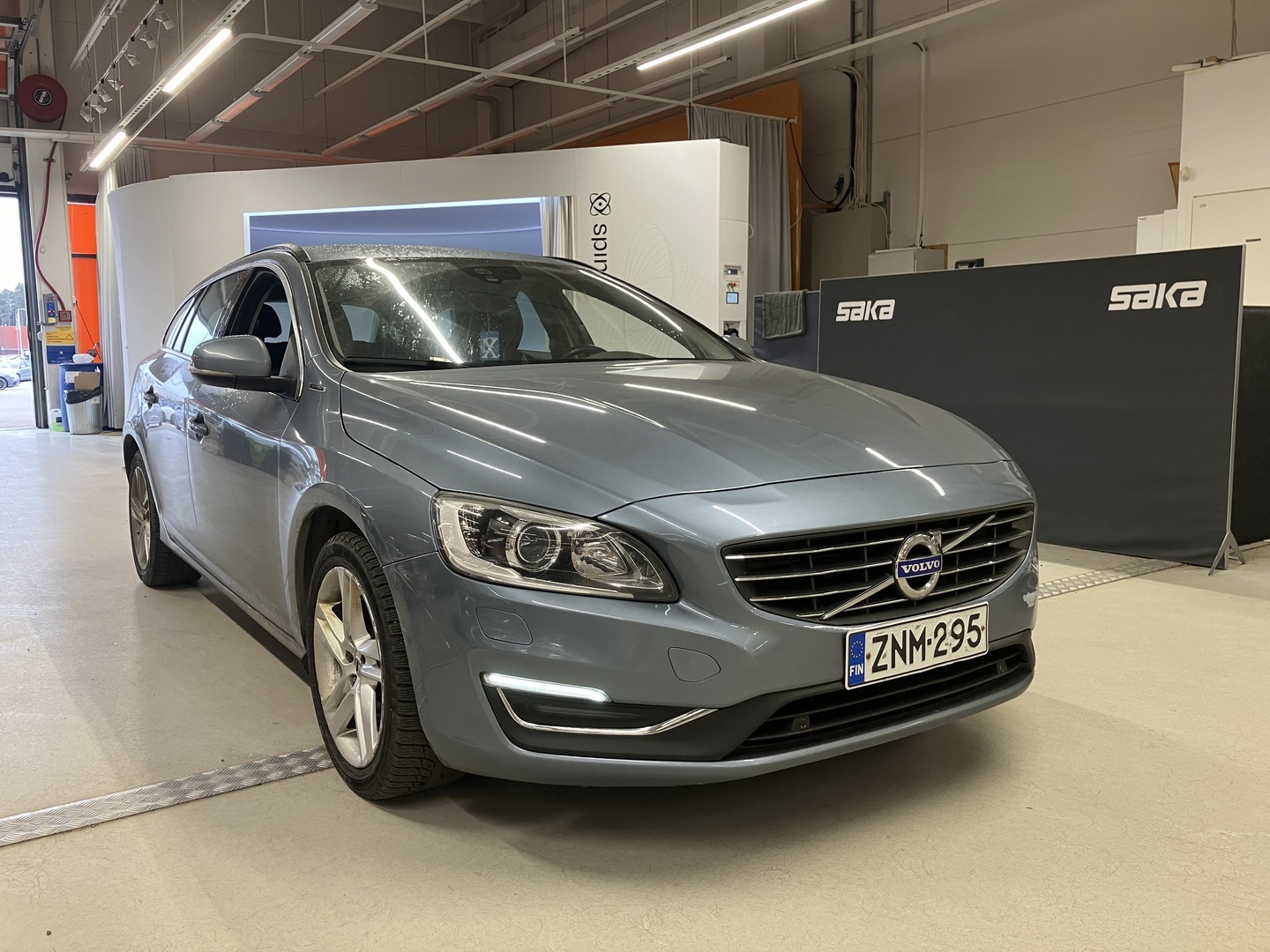 VOLVO V60 2016