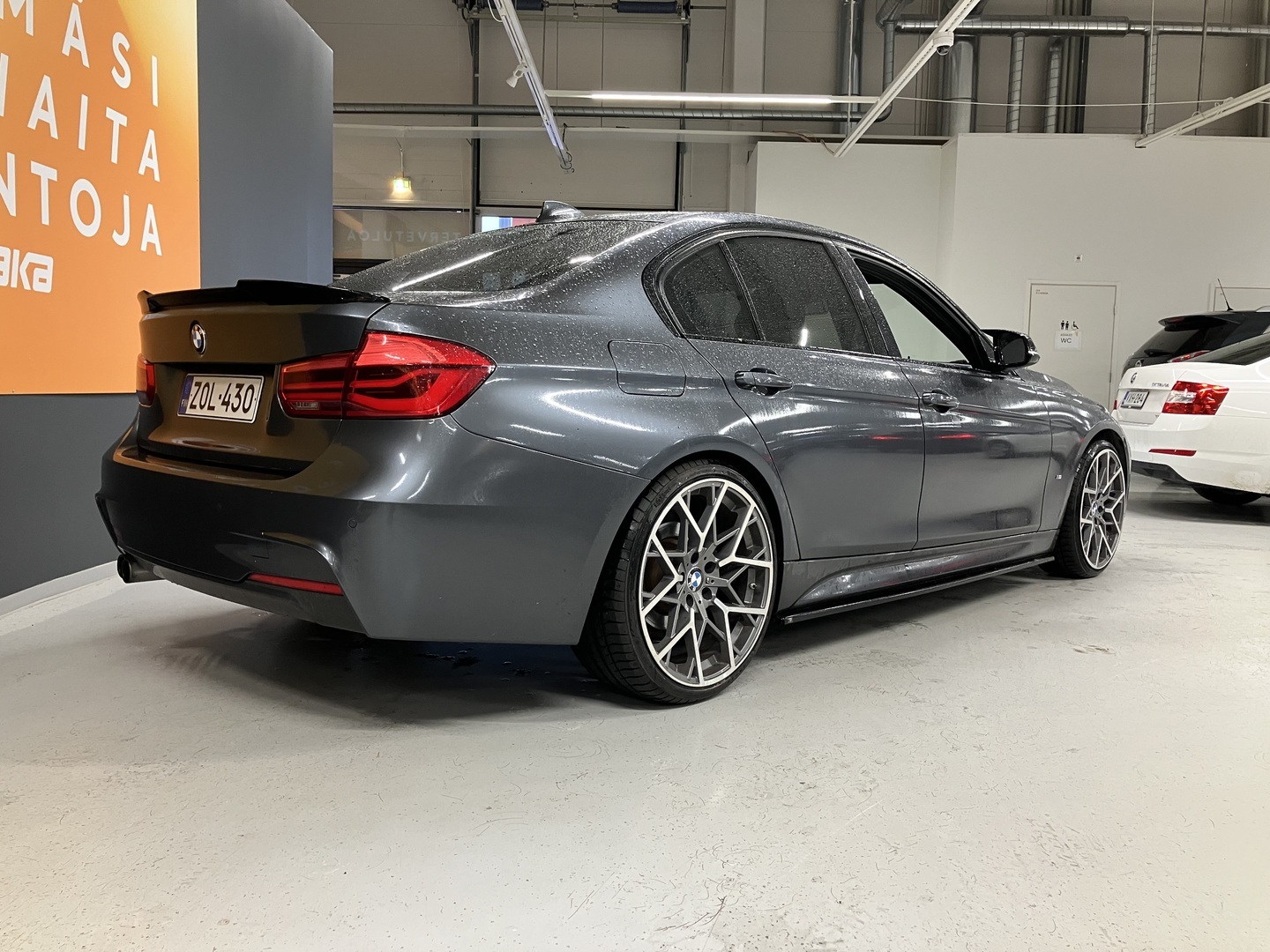 BMW 330 2017