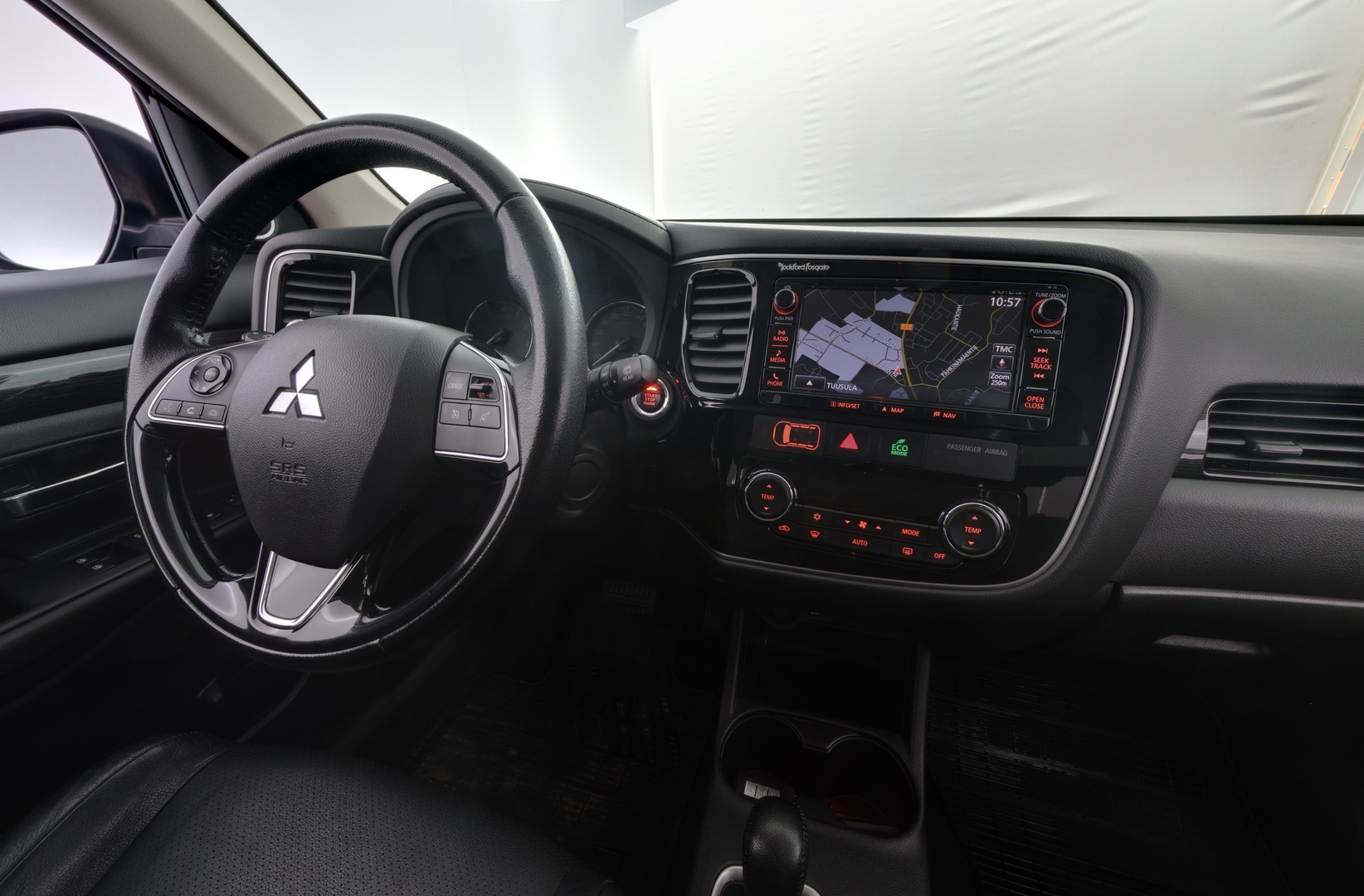 MITSUBISHI Outlander 2016