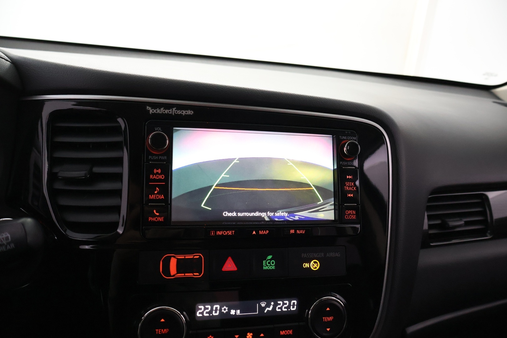 MITSUBISHI Outlander 2016