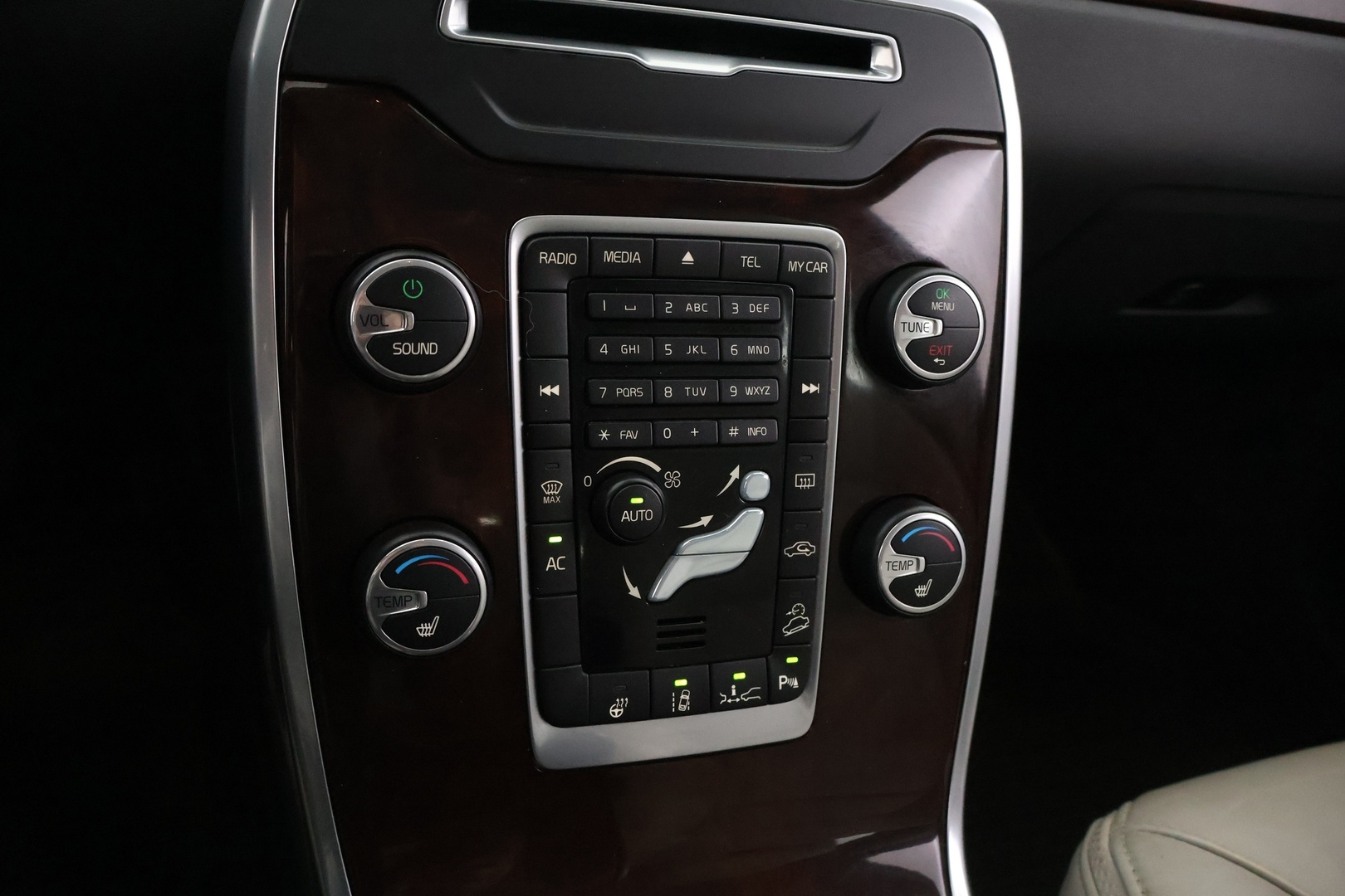VOLVO XC70 2014