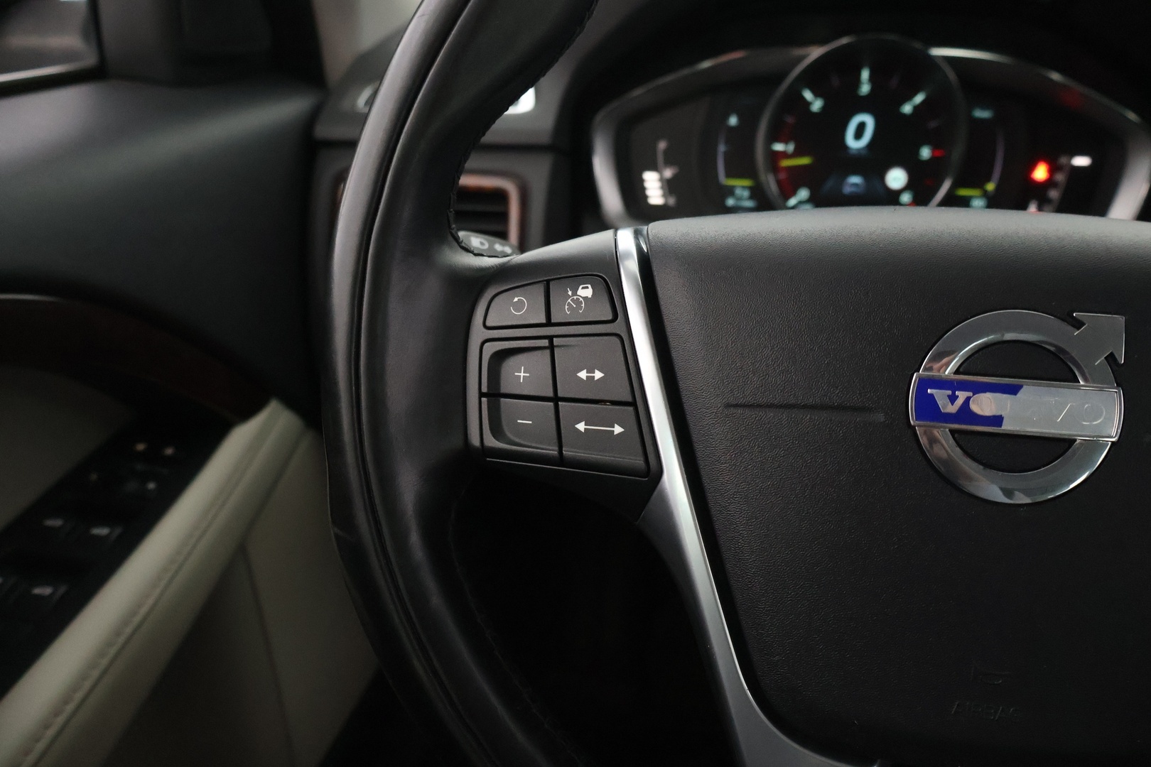 VOLVO XC70 2014