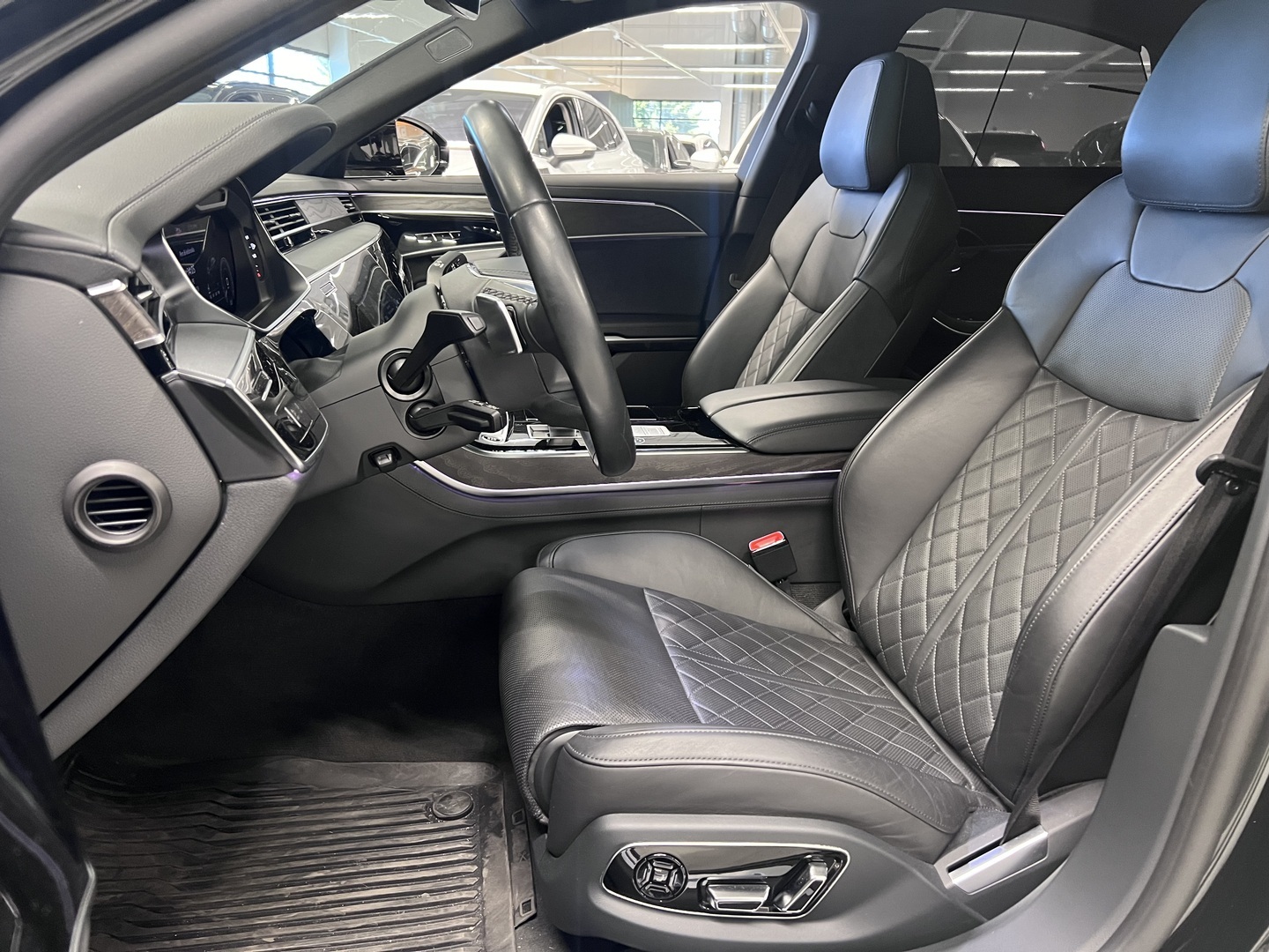 AUDI A8 2023