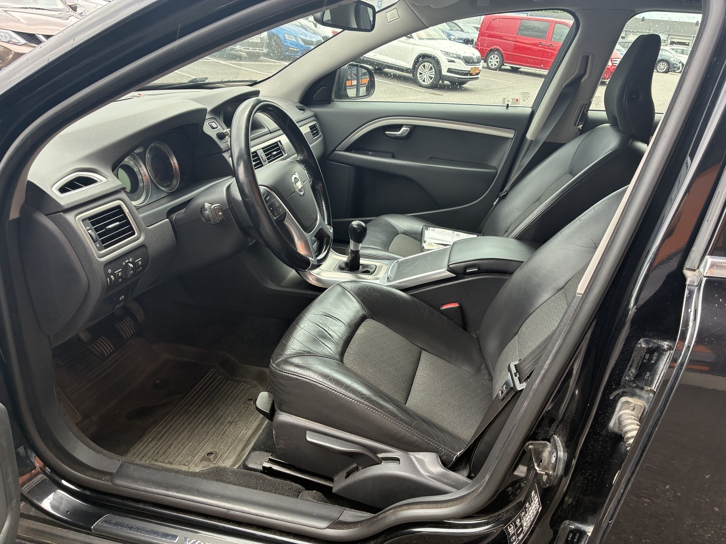 VOLVO V70 2013