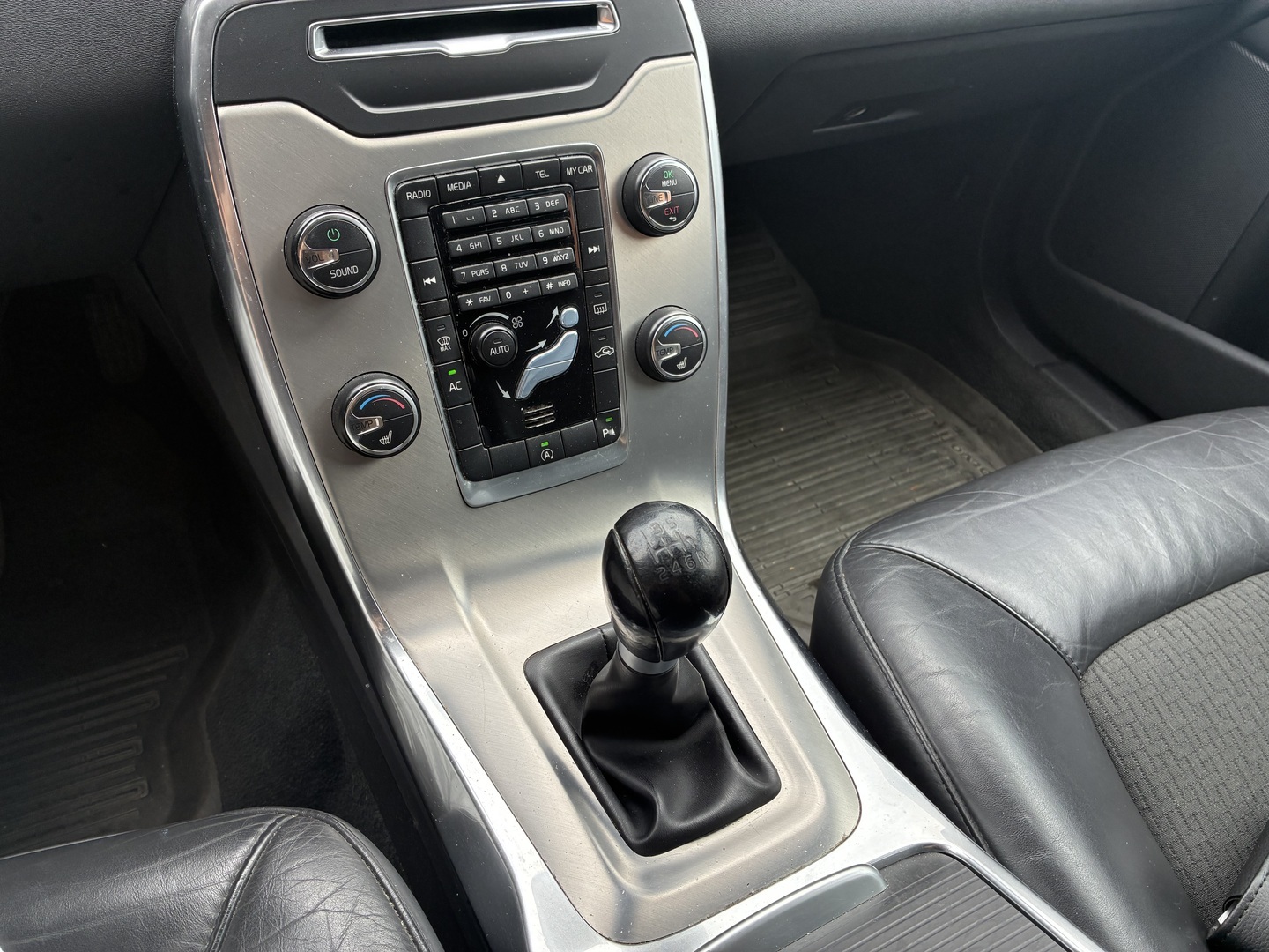 VOLVO V70 2013