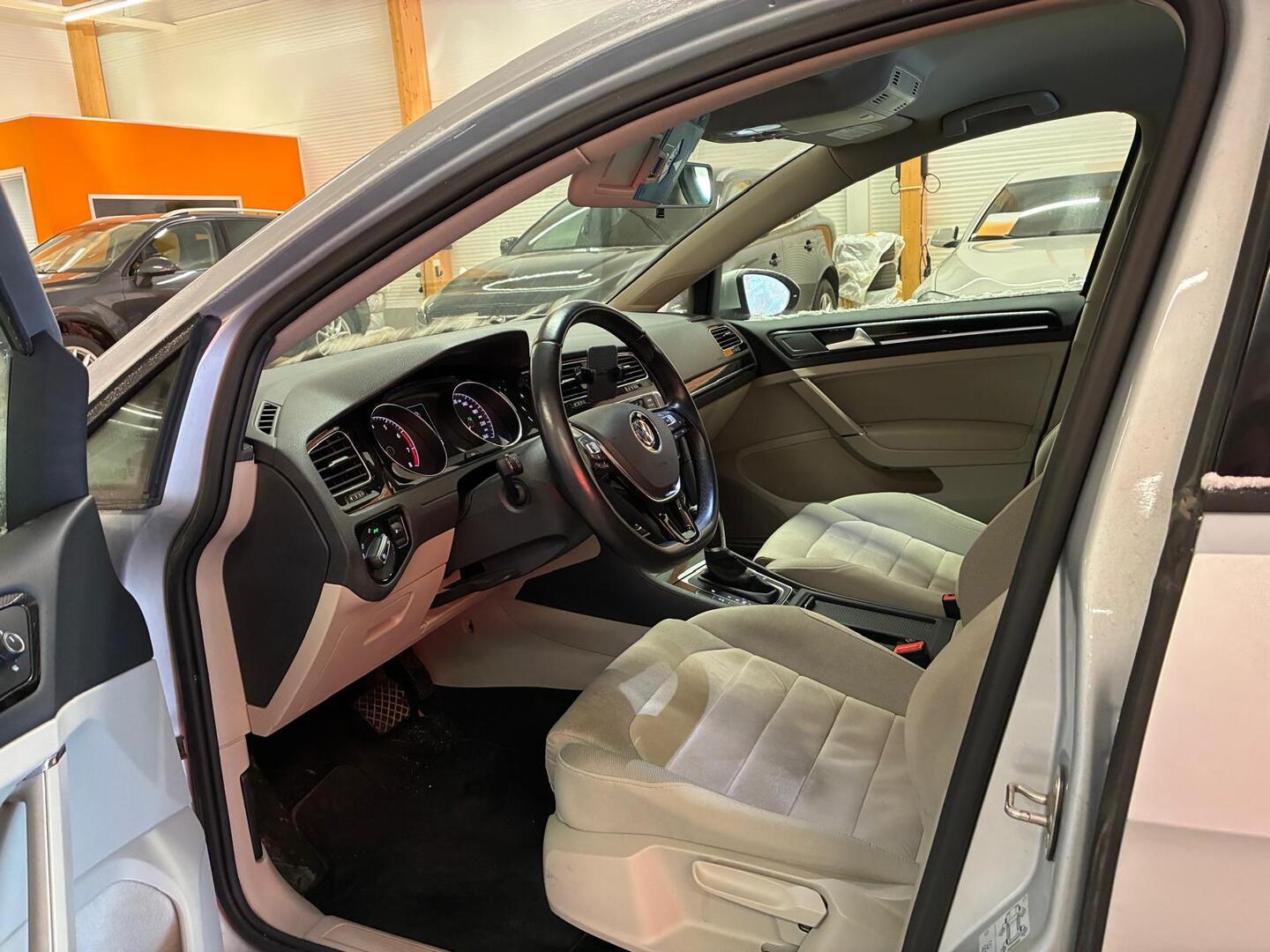 VOLKSWAGEN Golf 2013