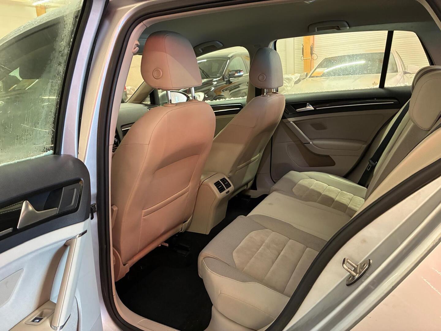 VOLKSWAGEN Golf 2013