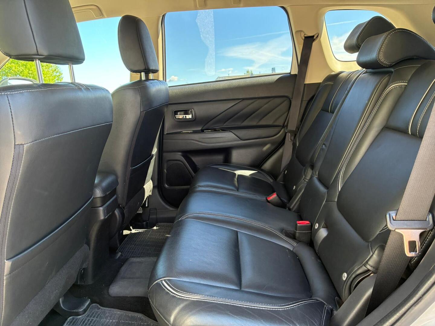 MITSUBISHI OUTLANDER PHEV 2016