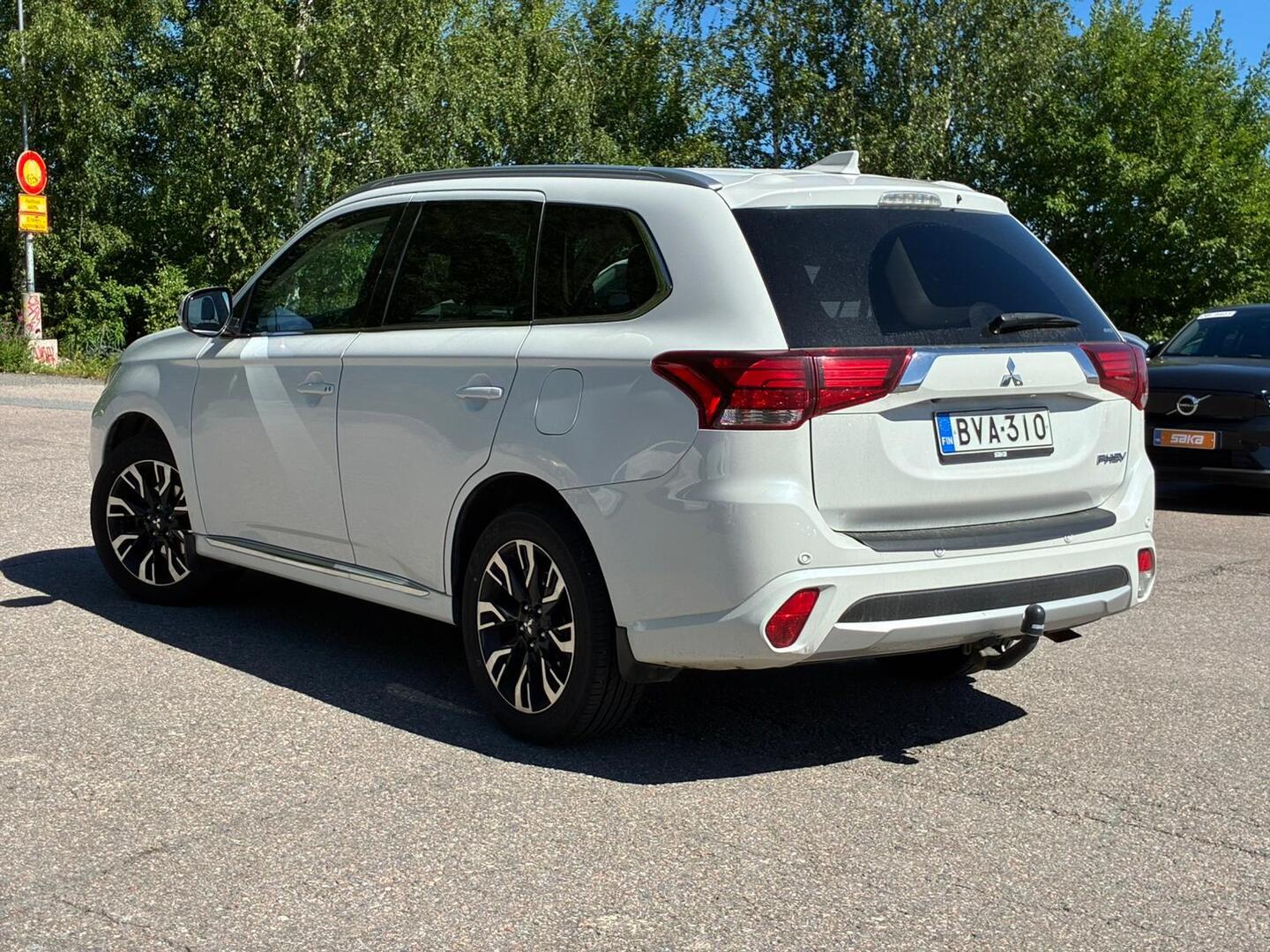 MITSUBISHI OUTLANDER PHEV 2016