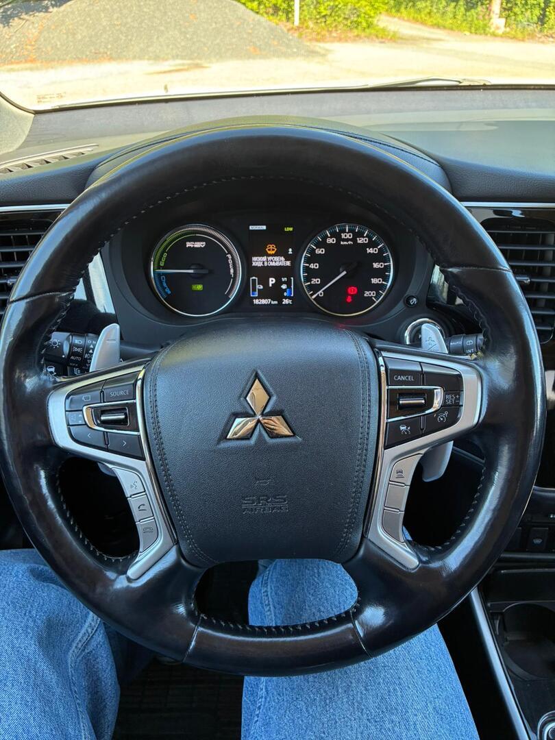 MITSUBISHI OUTLANDER PHEV 2016