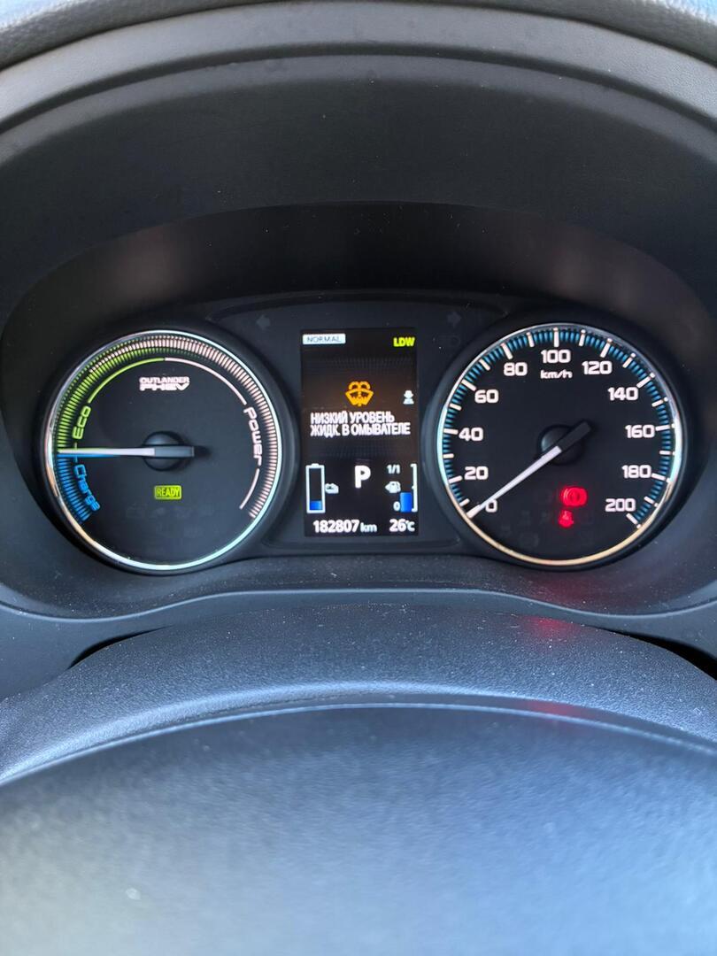 MITSUBISHI OUTLANDER PHEV 2016