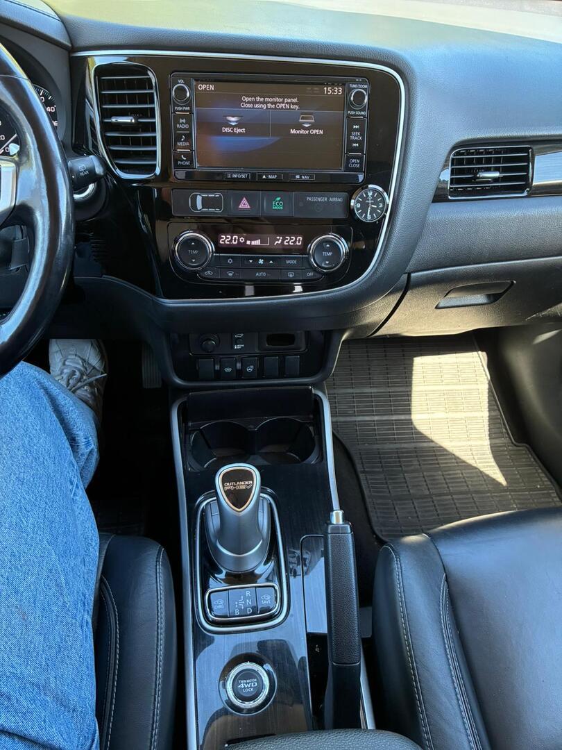 MITSUBISHI OUTLANDER PHEV 2016