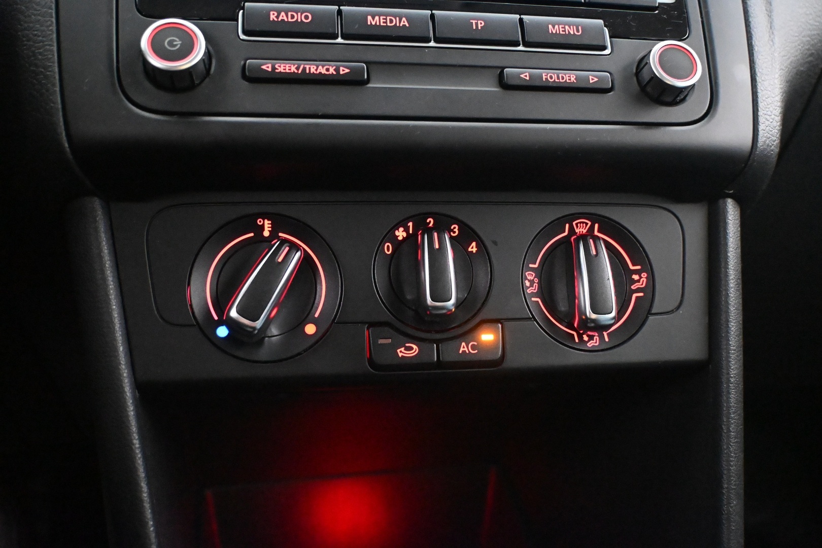 VOLKSWAGEN Polo 2011