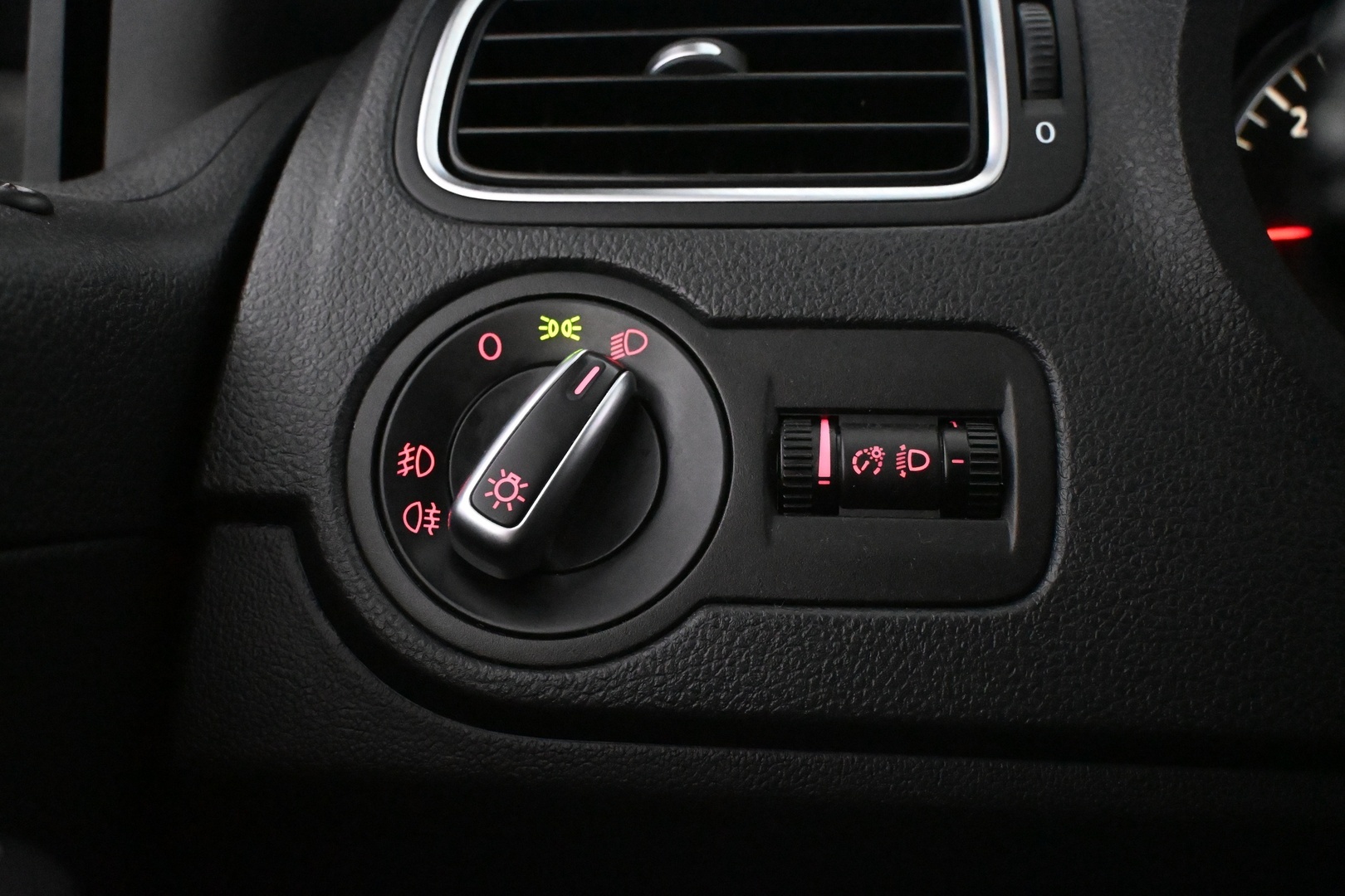 VOLKSWAGEN Polo 2011