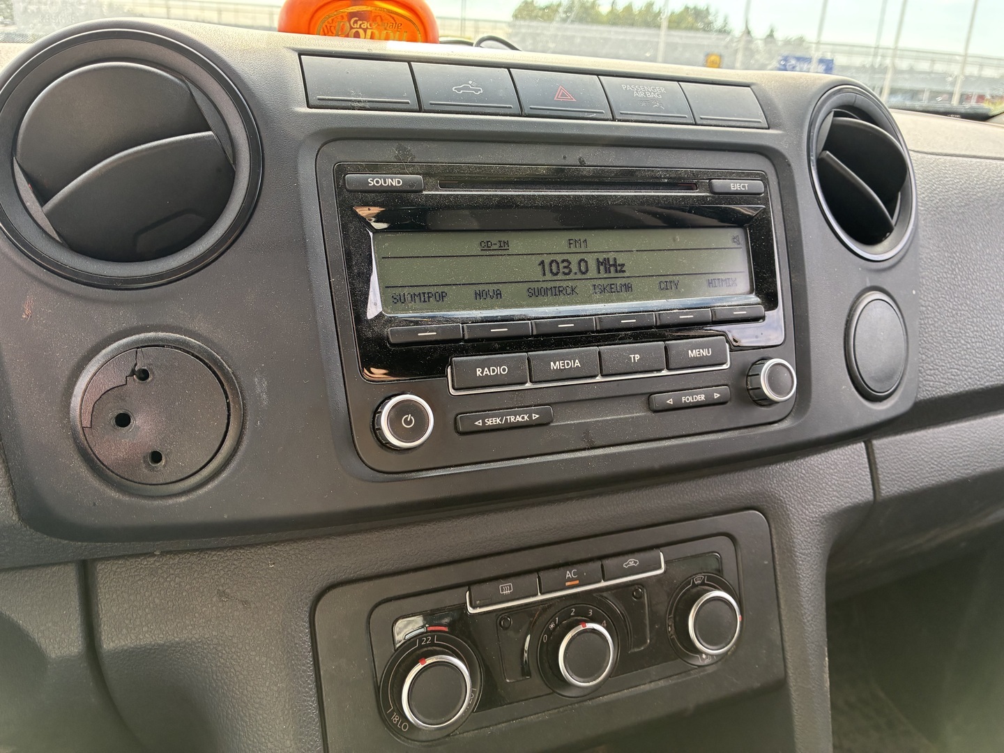 VOLKSWAGEN Amarok 2011