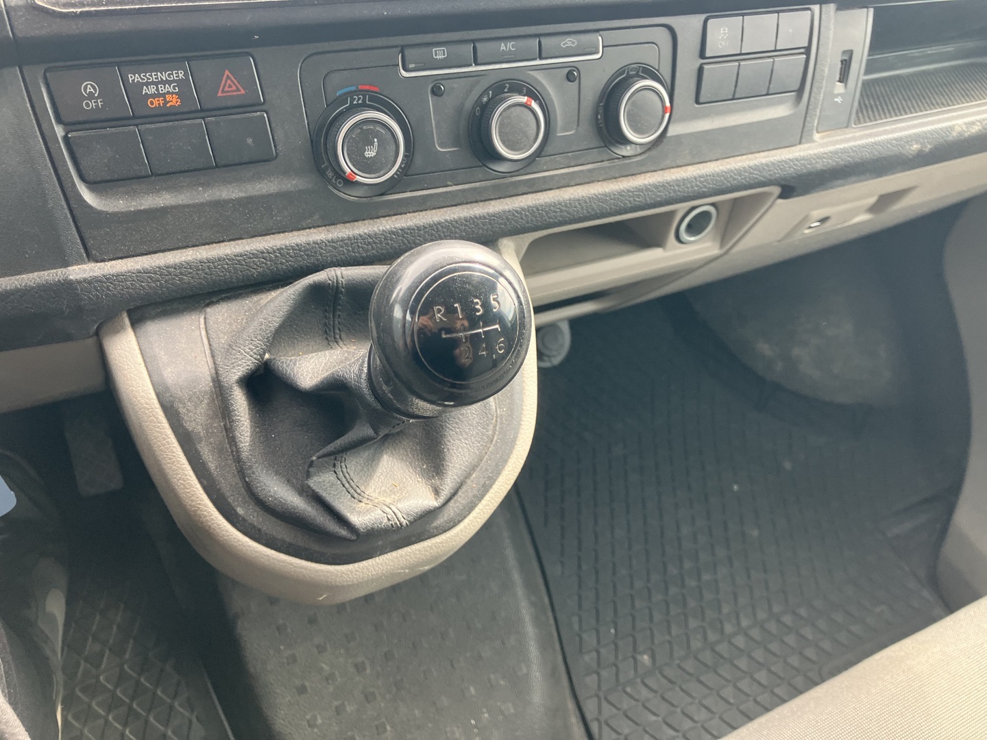 VOLKSWAGEN Transporter 2016
