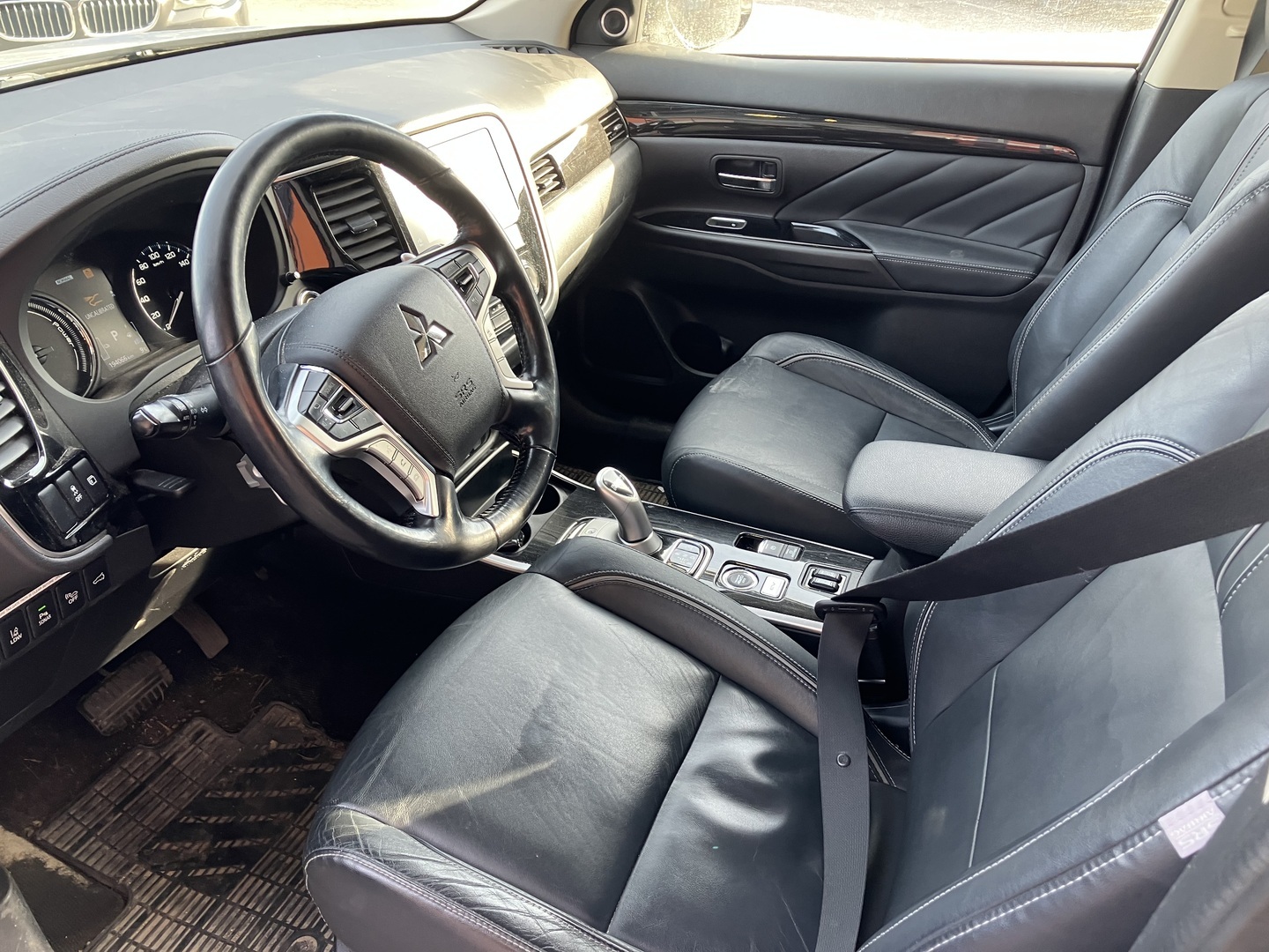 MITSUBISHI Outlander PHEV 2017