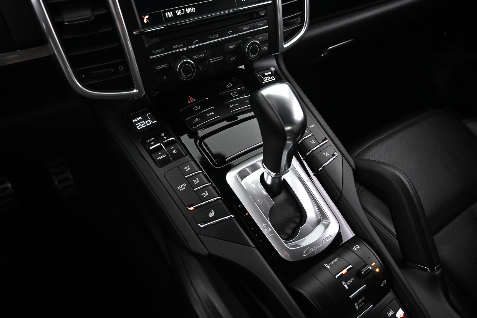 PORSCHE Cayenne 2015