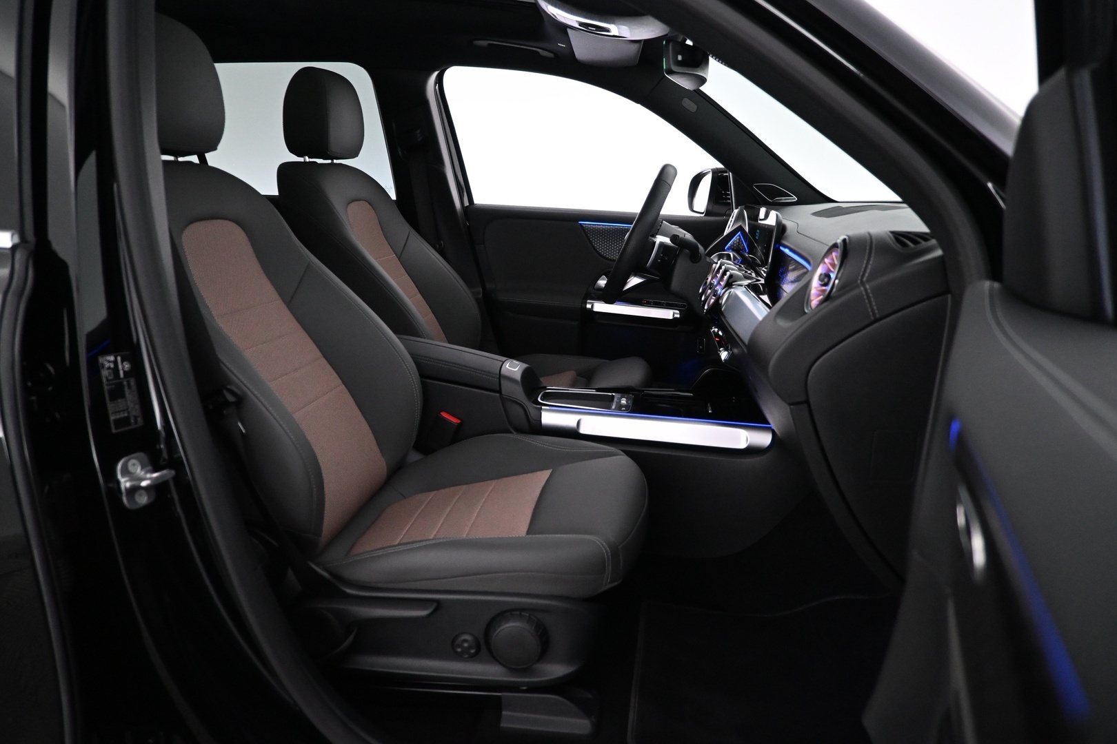 MERCEDES-BENZ EQB 2025