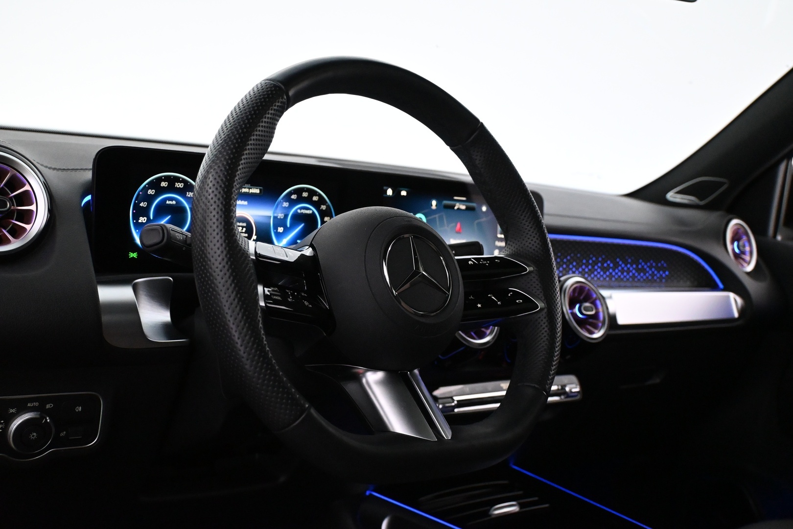 MERCEDES-BENZ EQB 2025