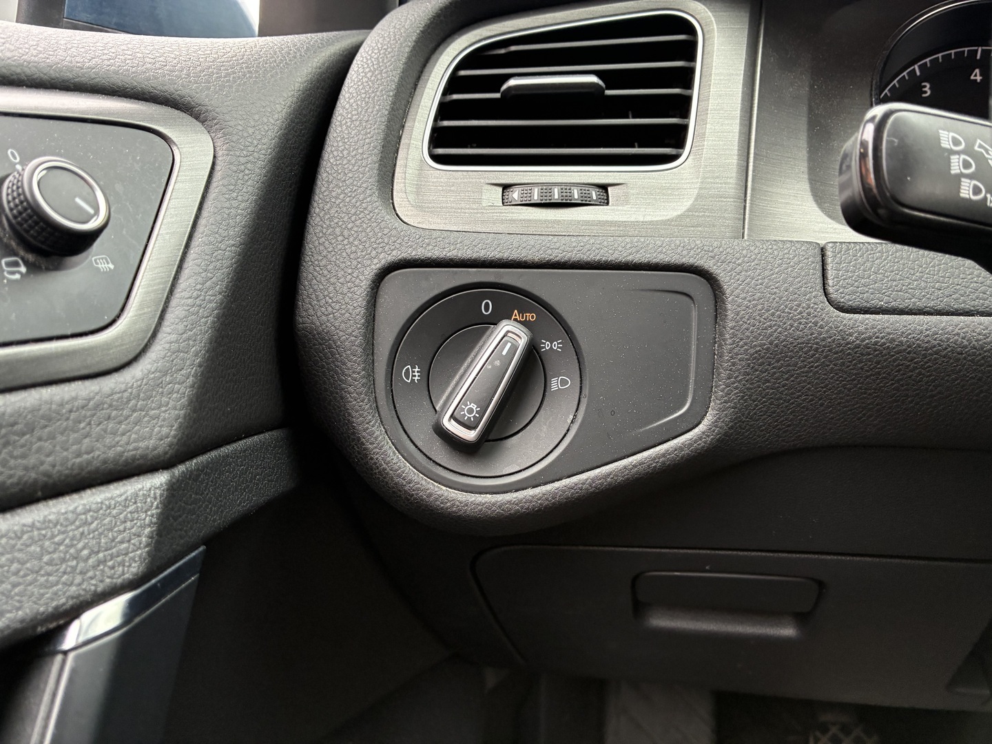VOLKSWAGEN Golf 2014